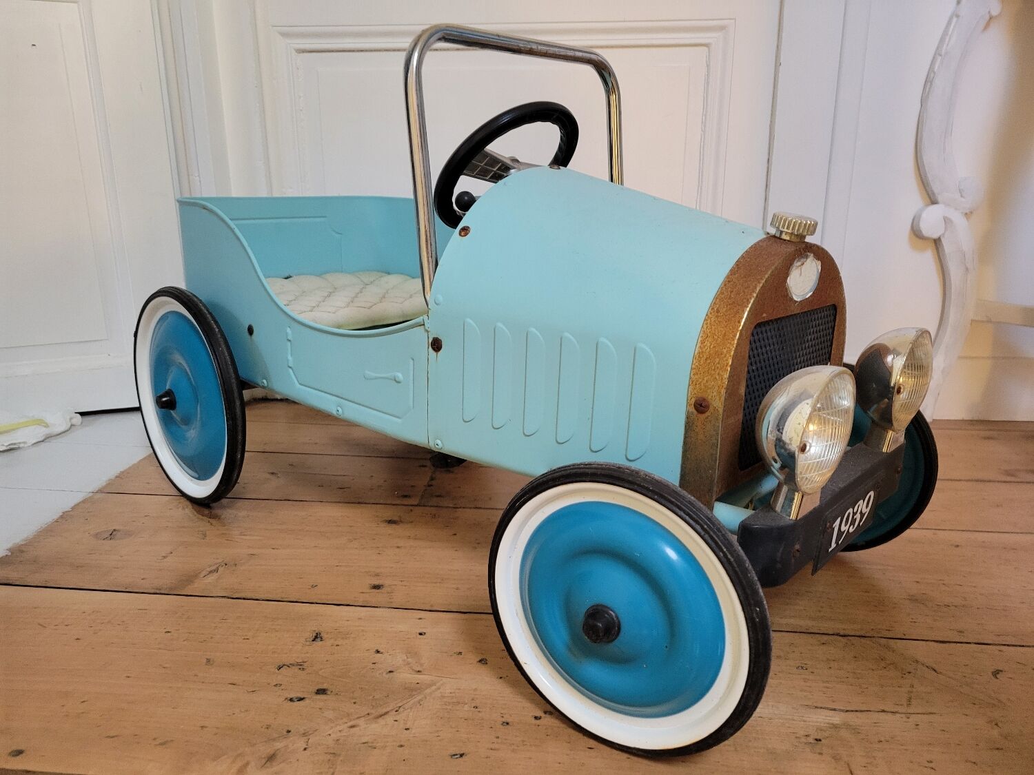 Baghera pedal car
