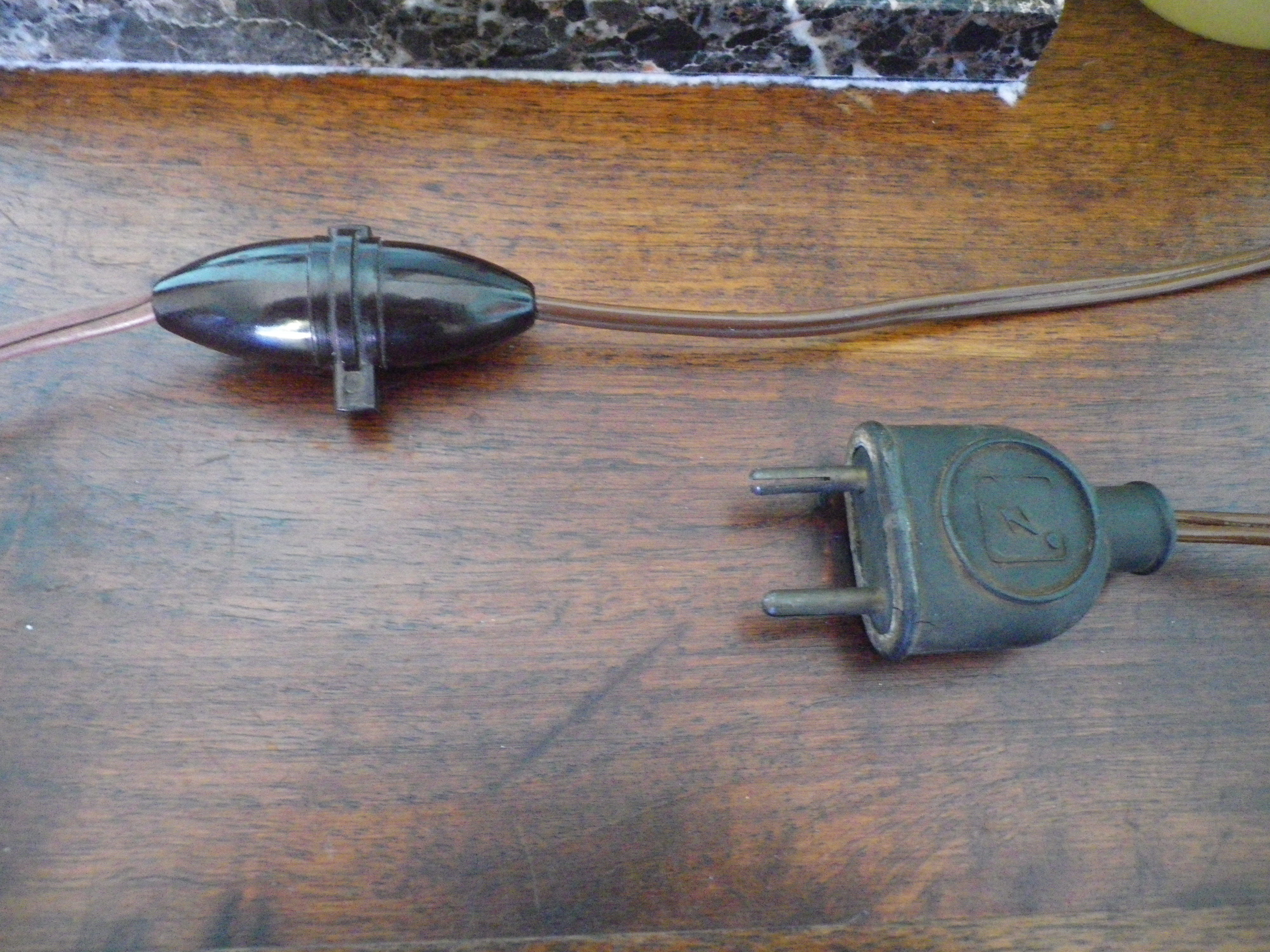 Art deco table lamp, marble, opaque glass and granite, animal in bronze patinated regulator