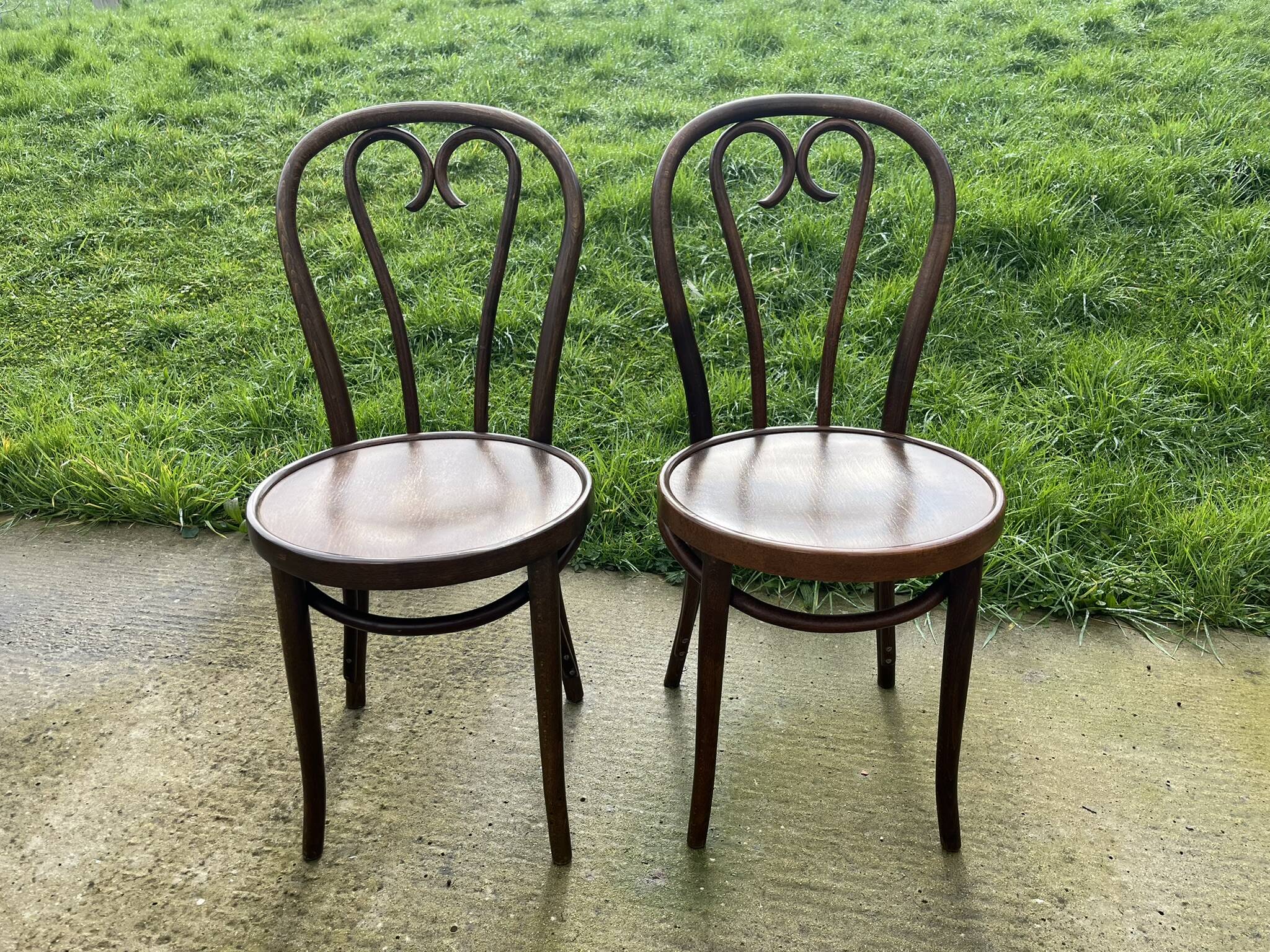 Paire de chaise bistrot en bois courbé Thonet