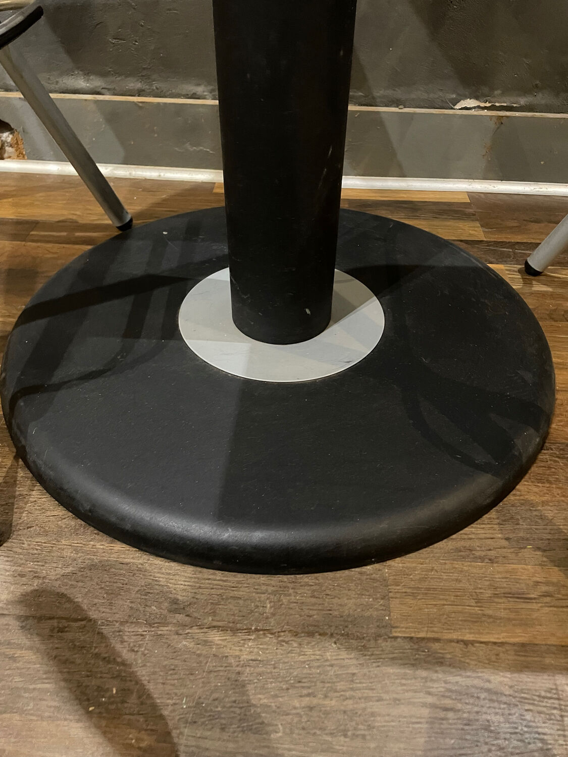 Lot table bistrot haute ikea et ses 2 tabourets Selency