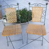 Paire de chaises pliables en fer forgé et rotin.