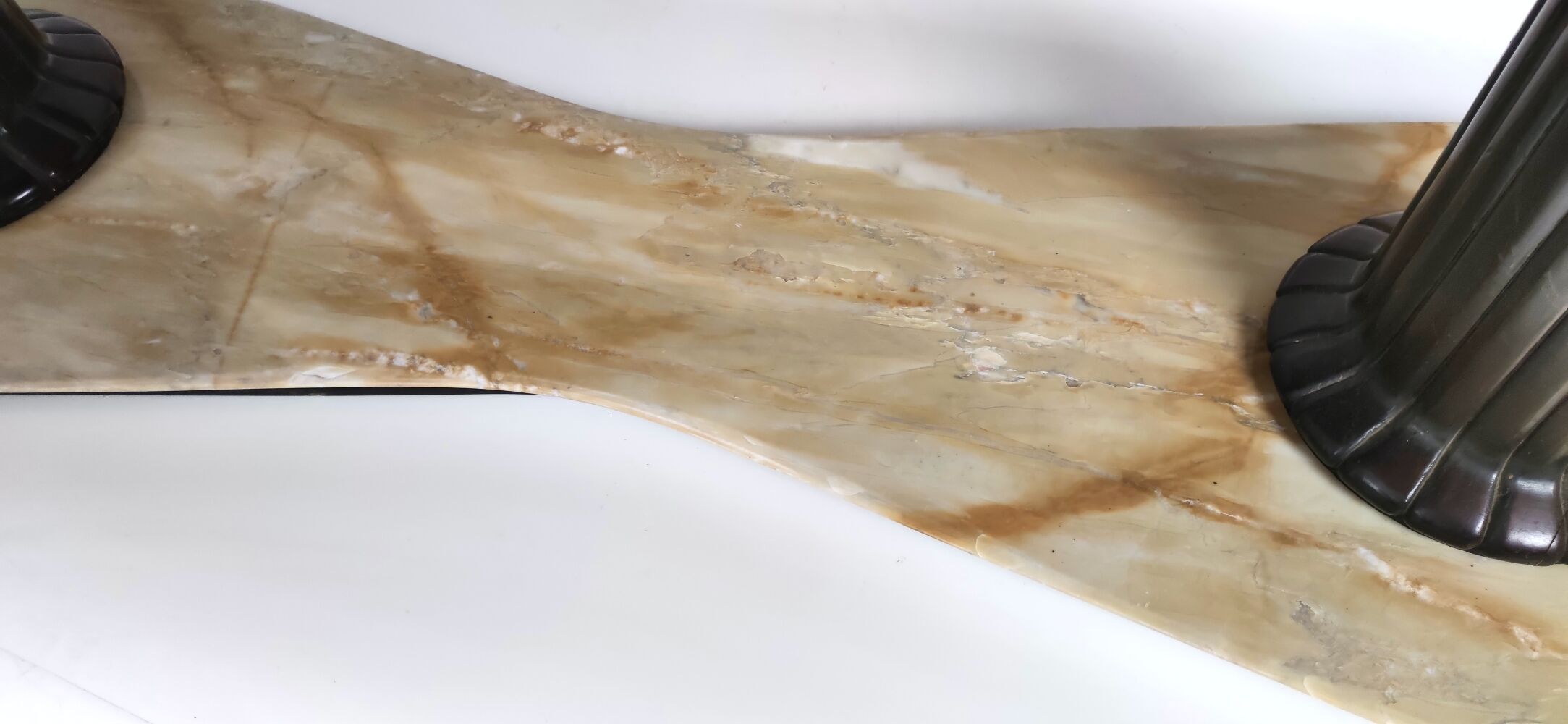 Dining table with a portuguese pink marble top