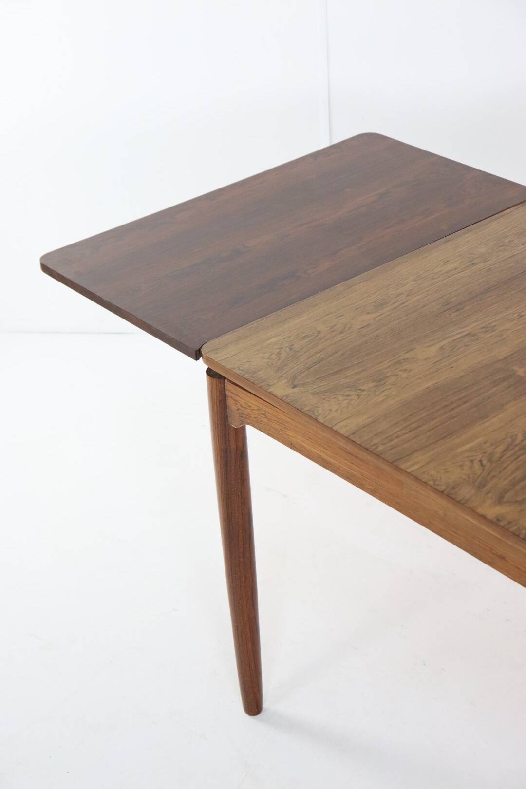 Extendable rectangular dining table in rosewood 'Emmedingen'