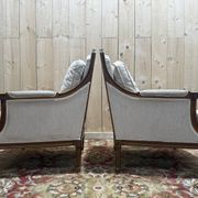 Paire de fauteuil / bergères de style Louis XVI beige