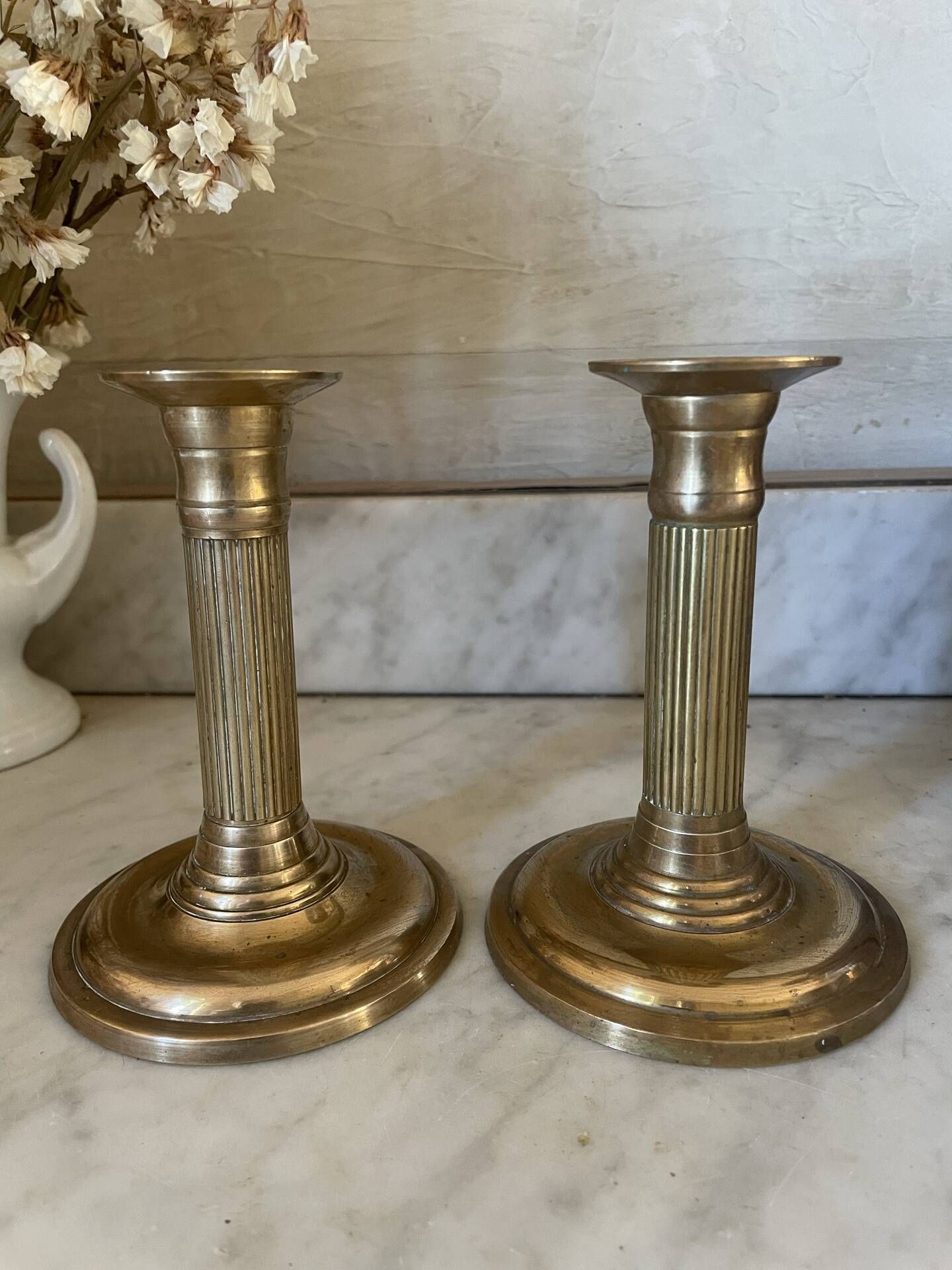 Pair of fluted column candlesticks in brass