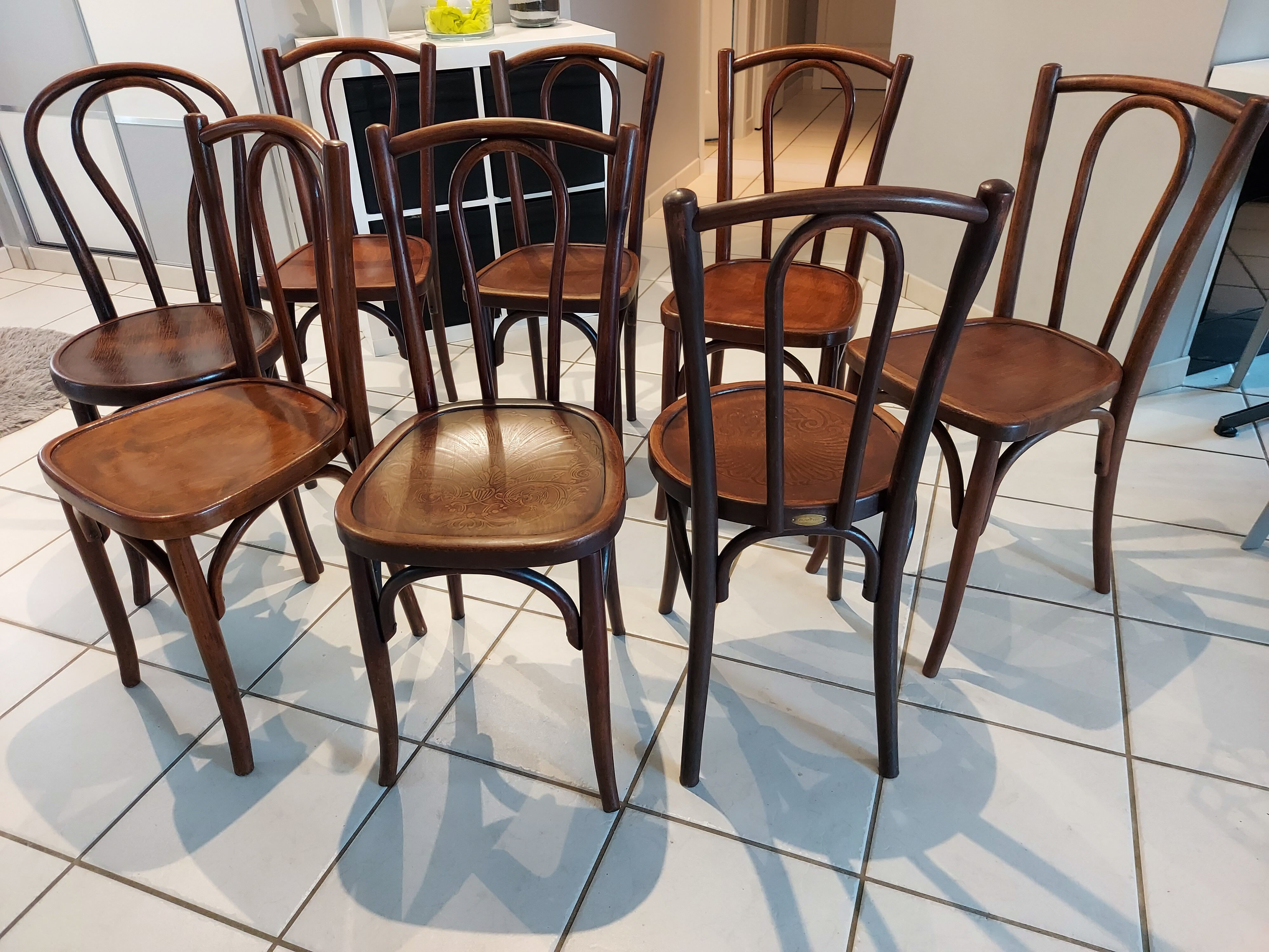 Suite de 8 chaises de bistrot vintage dépareillées Baumann,luterma ,fischel...