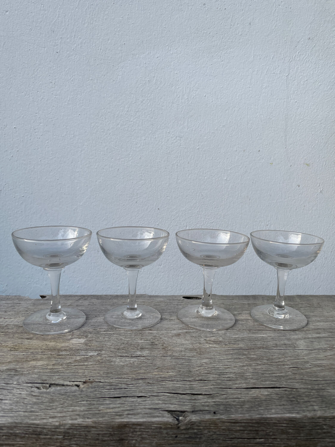 4 champagne coupes in bubbled blown glass, circa 1900