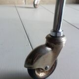 Table d'appoint pieds strings et plateau en verre fumé 1960