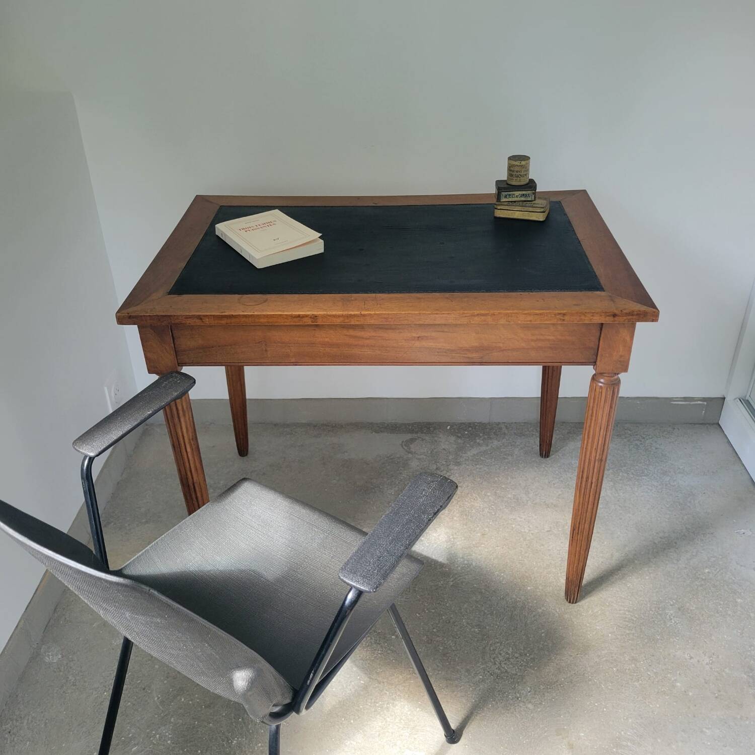 Antique desk made of solid wood and leather.
