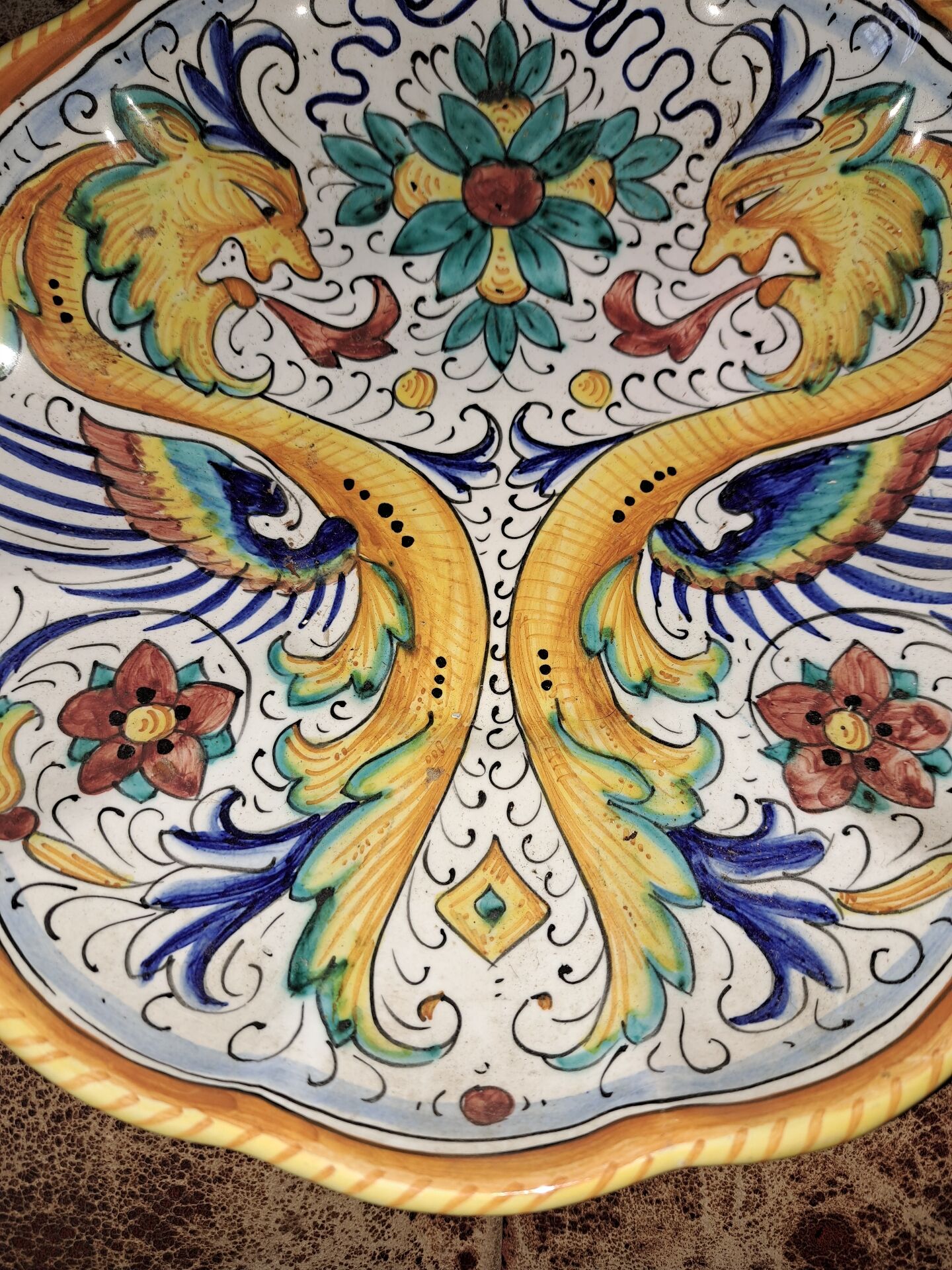 Decorative plate in earthenware. Signed Gima Dervta.