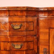 Cabinet allemand en noyer, XVIIIème siècle