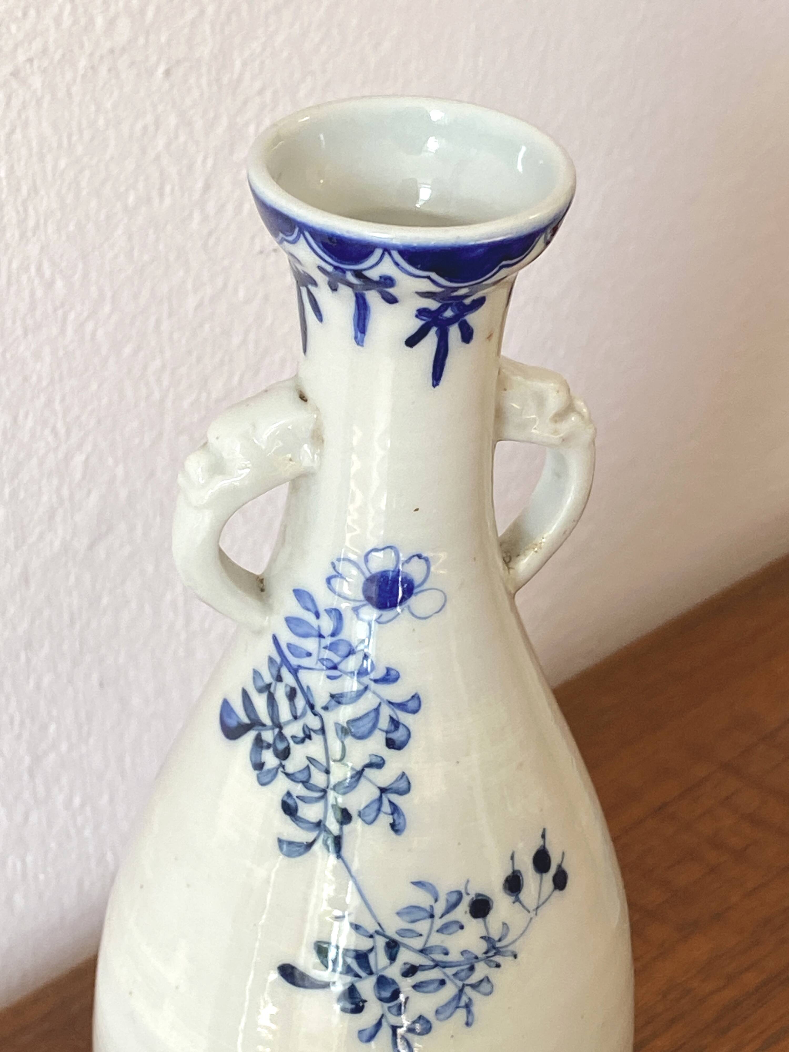 Old pair of blue and white porcelain vases from Japan - in good condition.