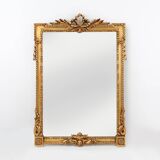 Miroir mural en bois sculpté et doré, très décoré, Belgique vers 1950