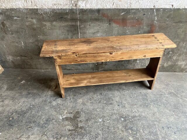 Entrance bench