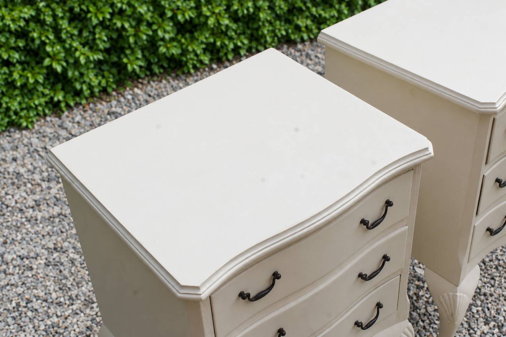 Pair of renovated antique bedside tables – Ivory from Orfèvres Libéron – 3 drawers
