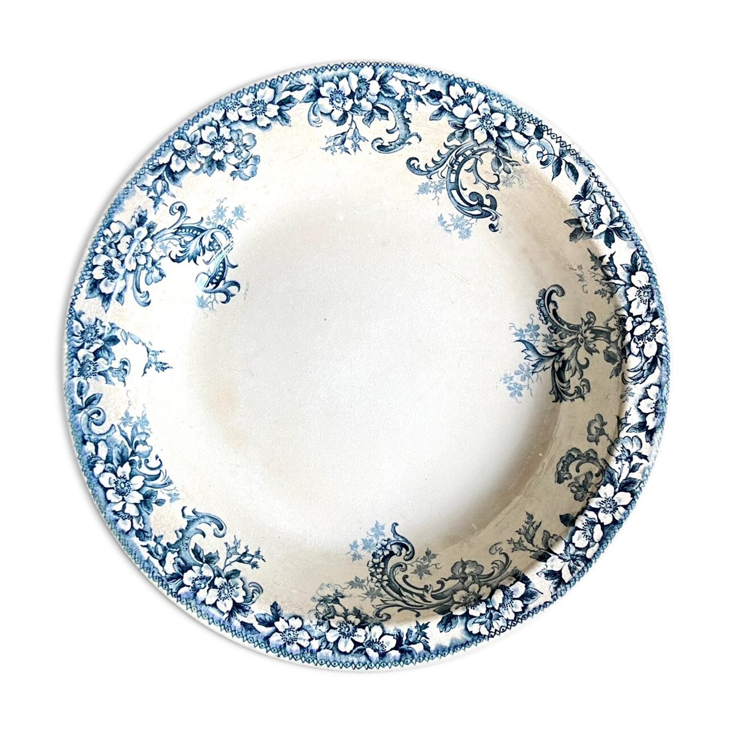 Round and hollow dish Boulenger & Cie in white and blue enamelled iron earth, "Wild rose" service