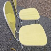 Paire de chaises en formica jaune