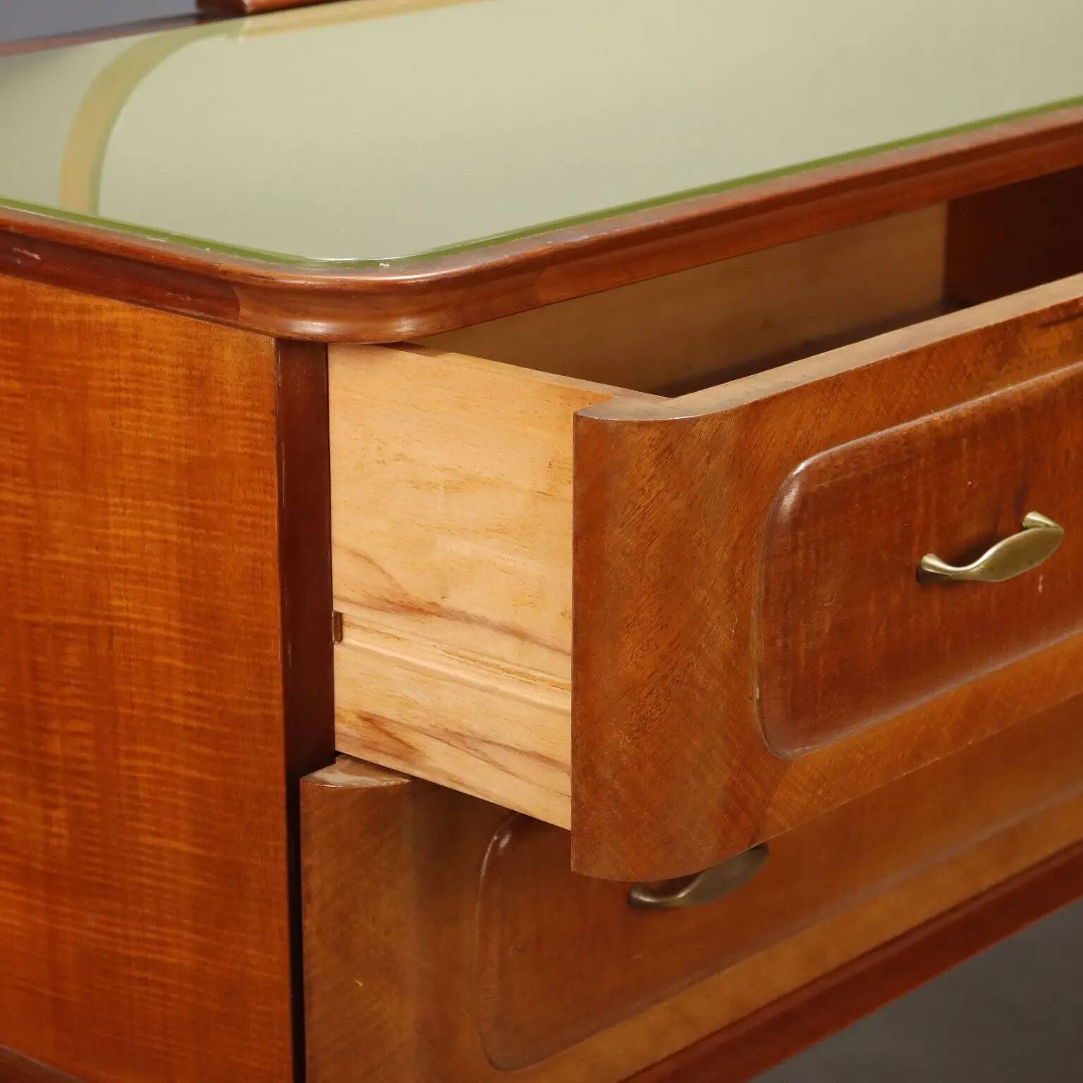 Vintage mahogany veneer chest of drawers design 1950s-1960s