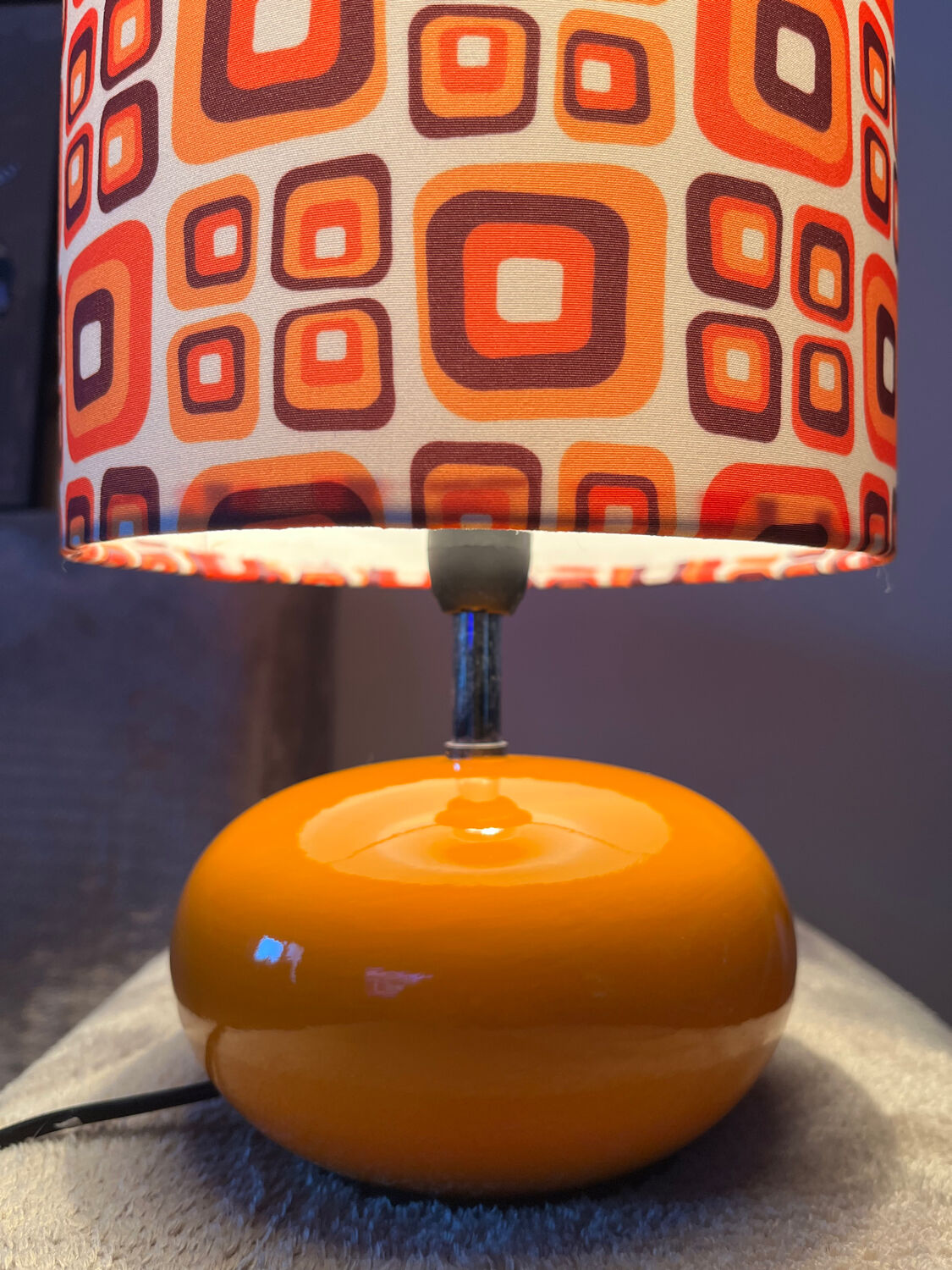 Table lamp