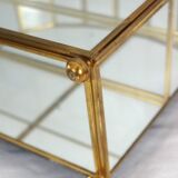 Ensemble de 3 vitrines laiton doré, verre, miroir années 60