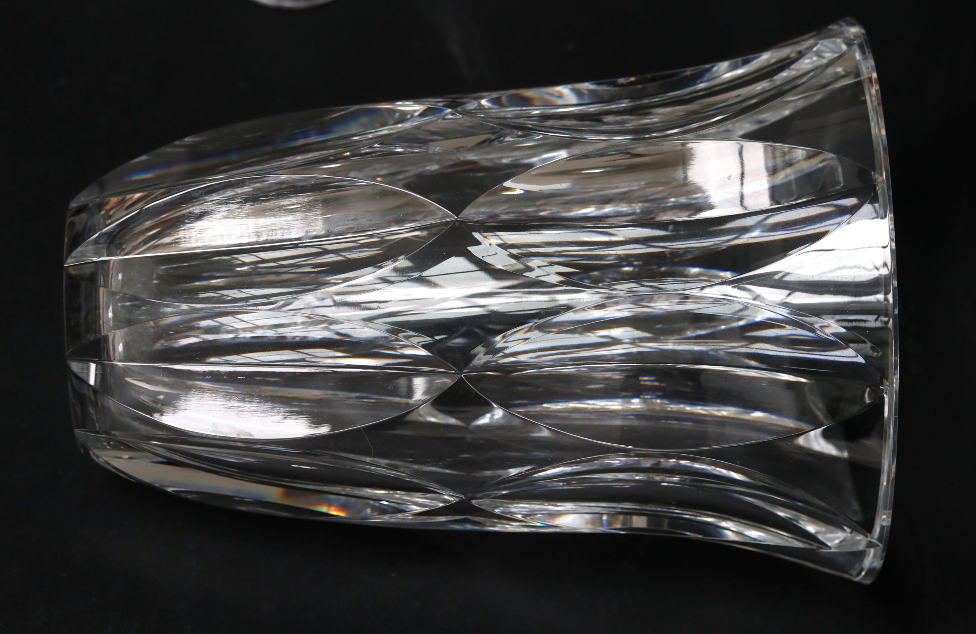 Large crystal vase carved with shuttle decoration. St. Louis. Art Deco.