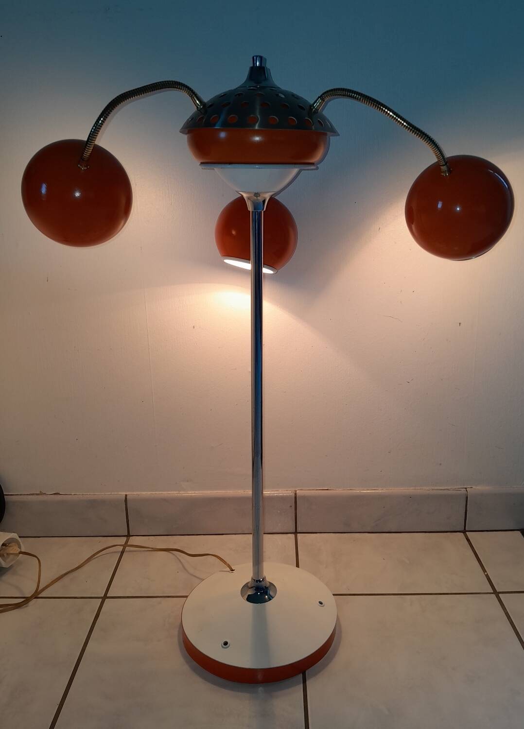 Vintage 1970s orange metal eyes ball floor lamp