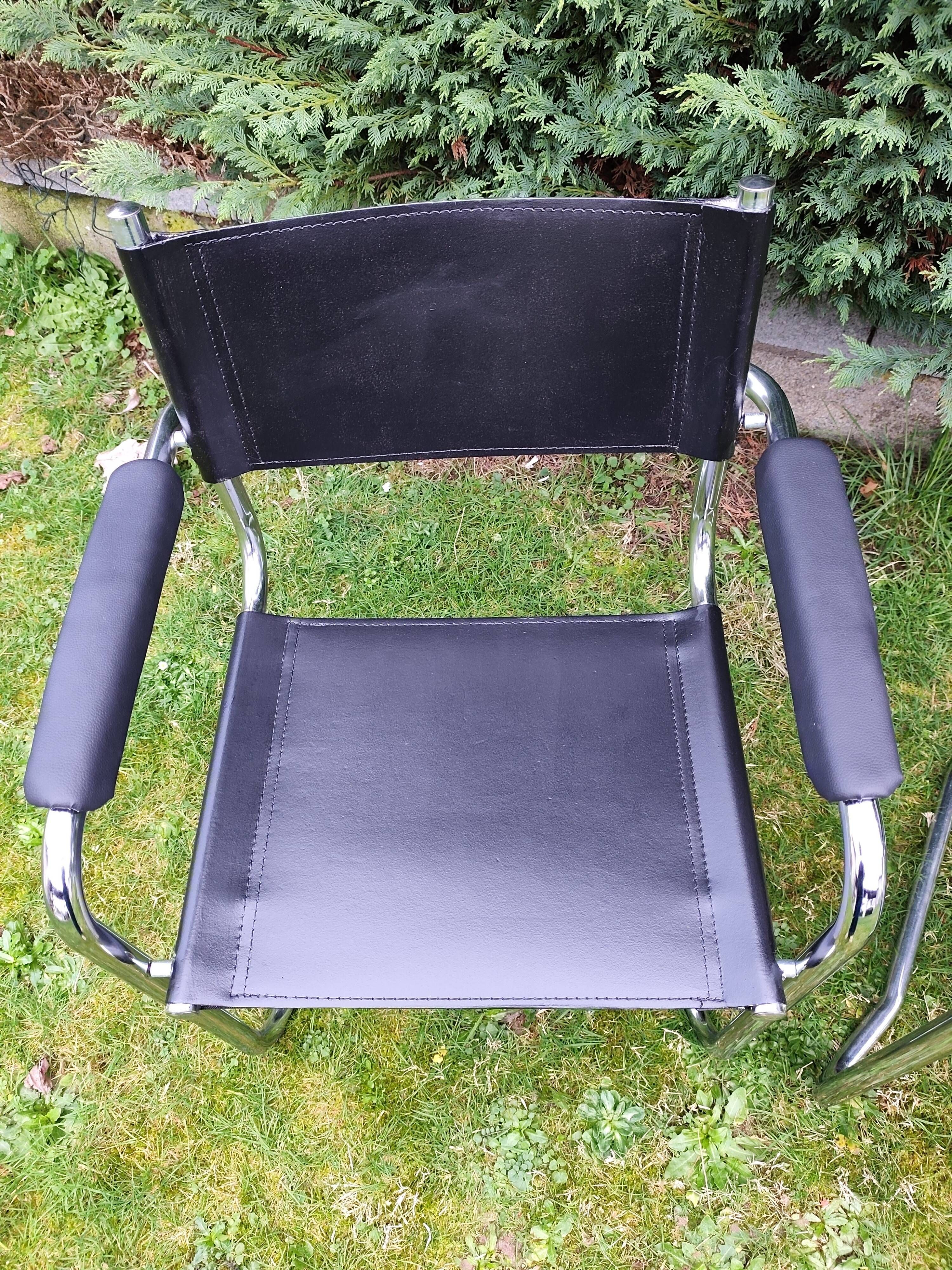 Set of 2 cantilever chairs in the style of Mart Stam.