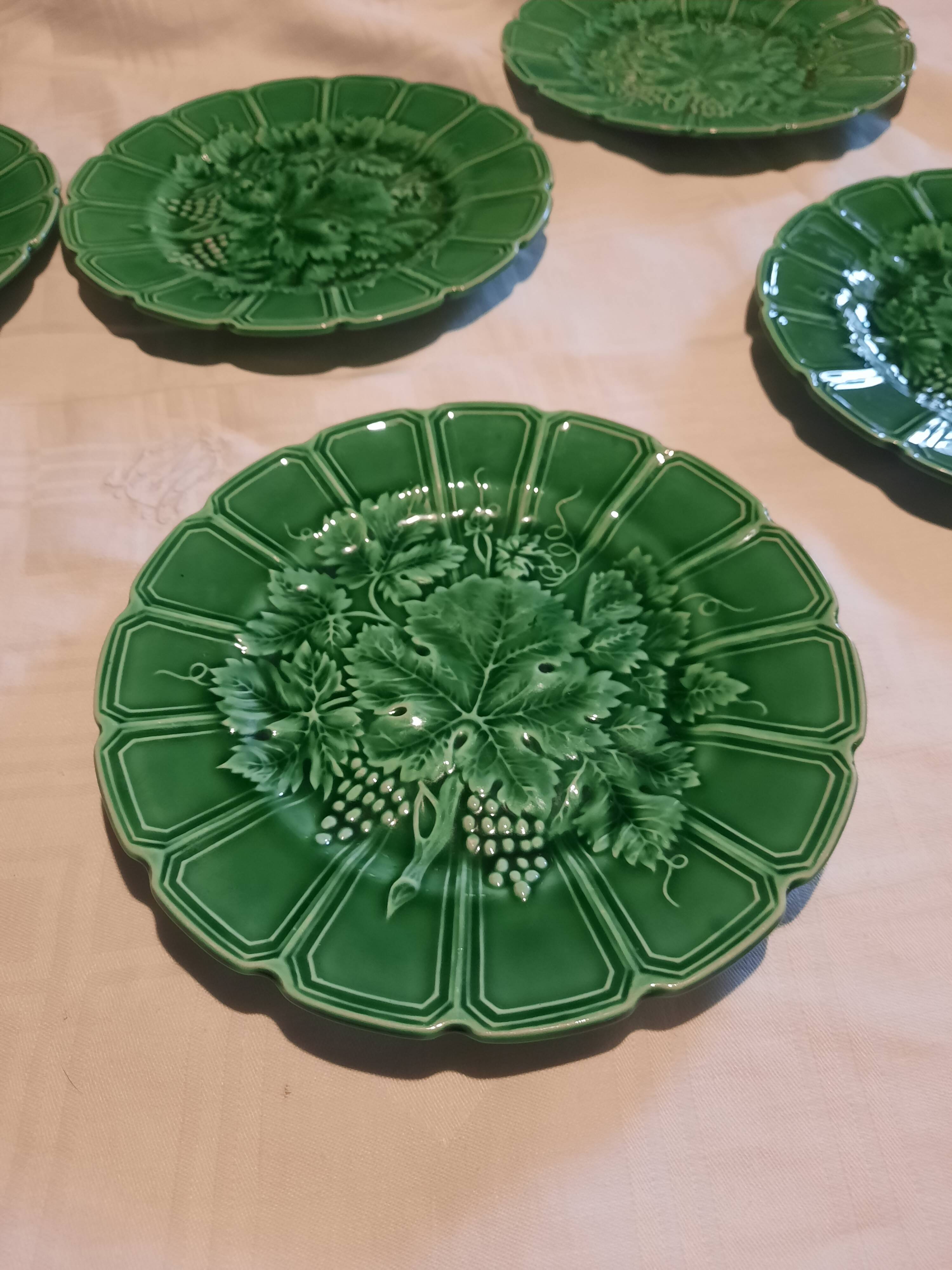 6 plates in barbotine 19 cm