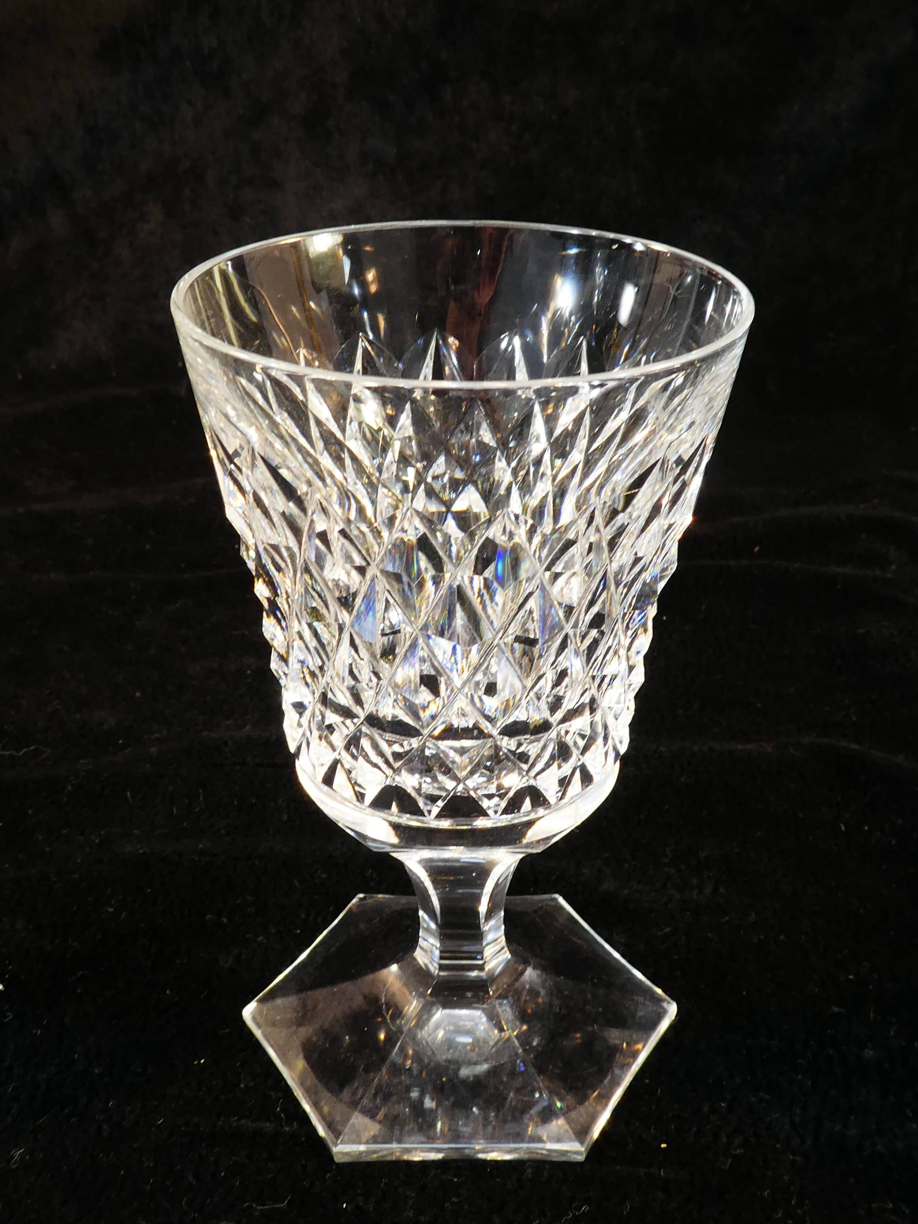 11 wine glasses in Crystal cut with diamond tip CRISTALLERIE DE LORRAINE