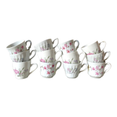 Tasses en porcelaine dépareillées