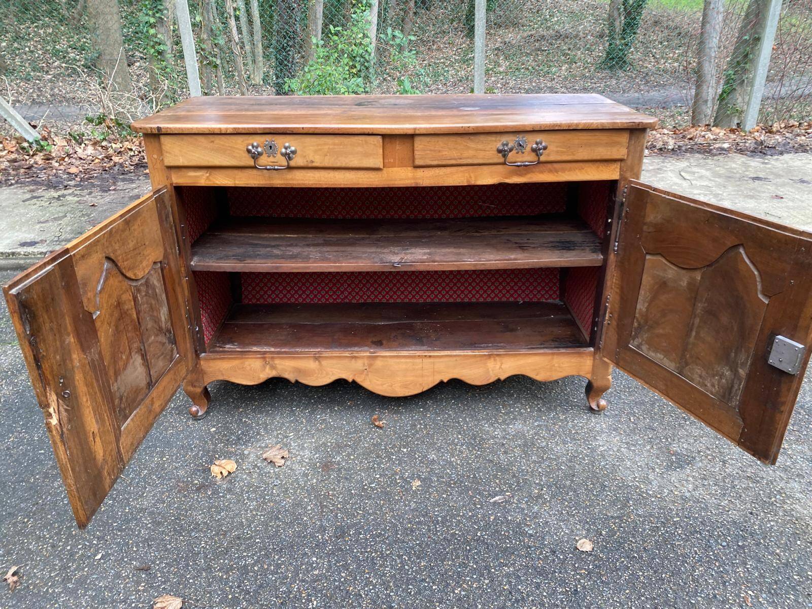 Louis XV buffet in solid wood, 18th century, 153cm.