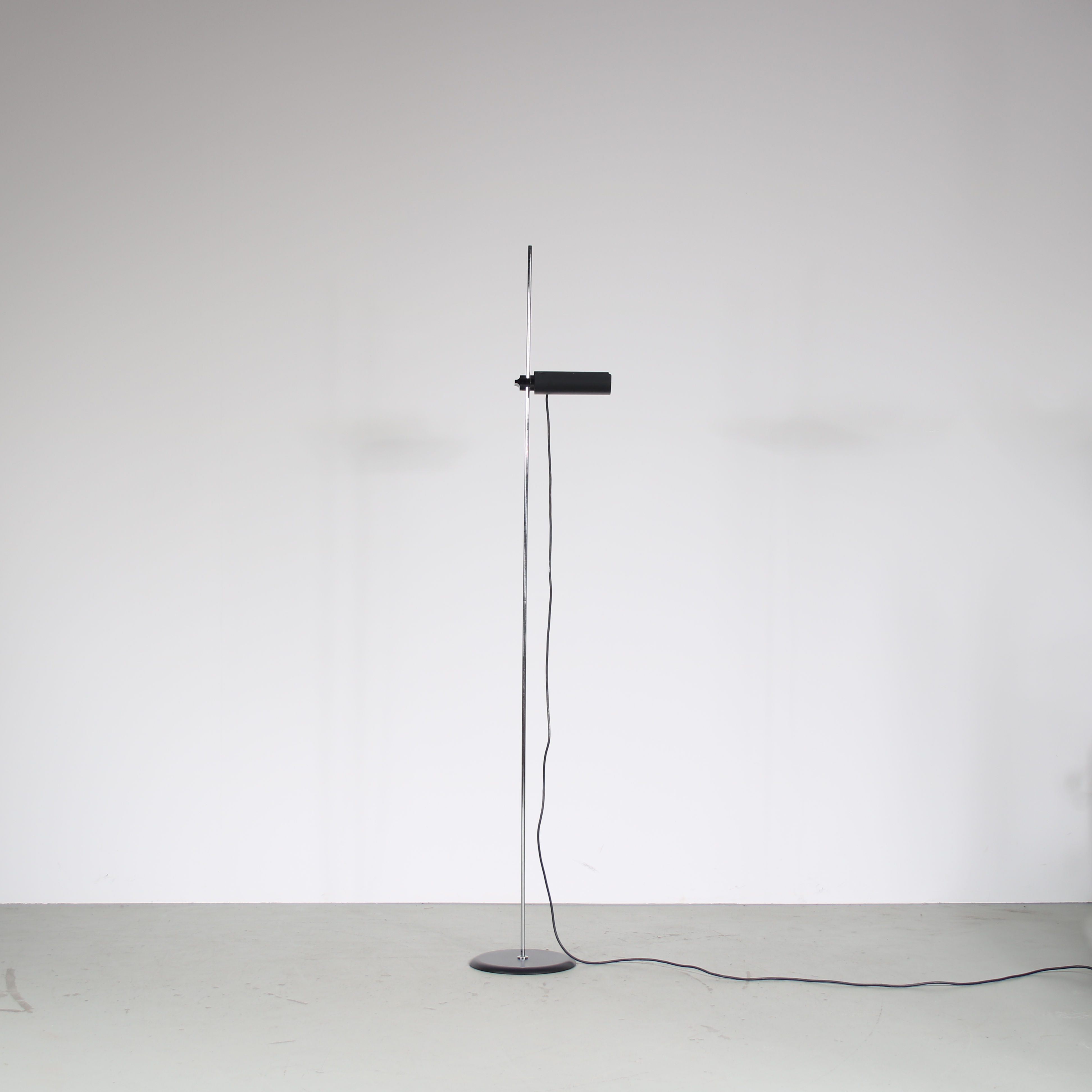 1980s Vico Magistretti floor lamp for Oluce, Italy
