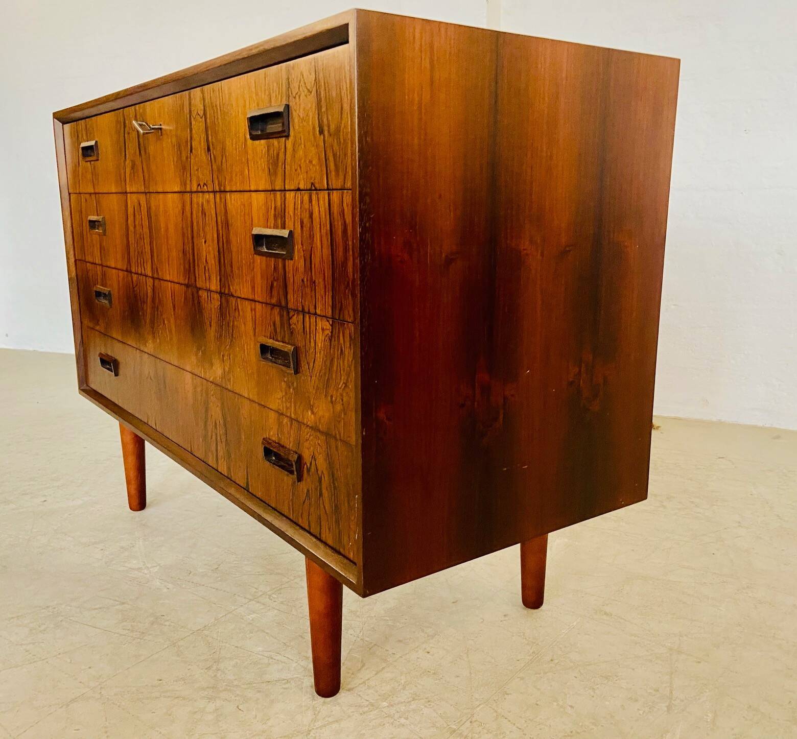 Commode danoise vintage en palissandre du milieu du siècle par Kaj Larsen