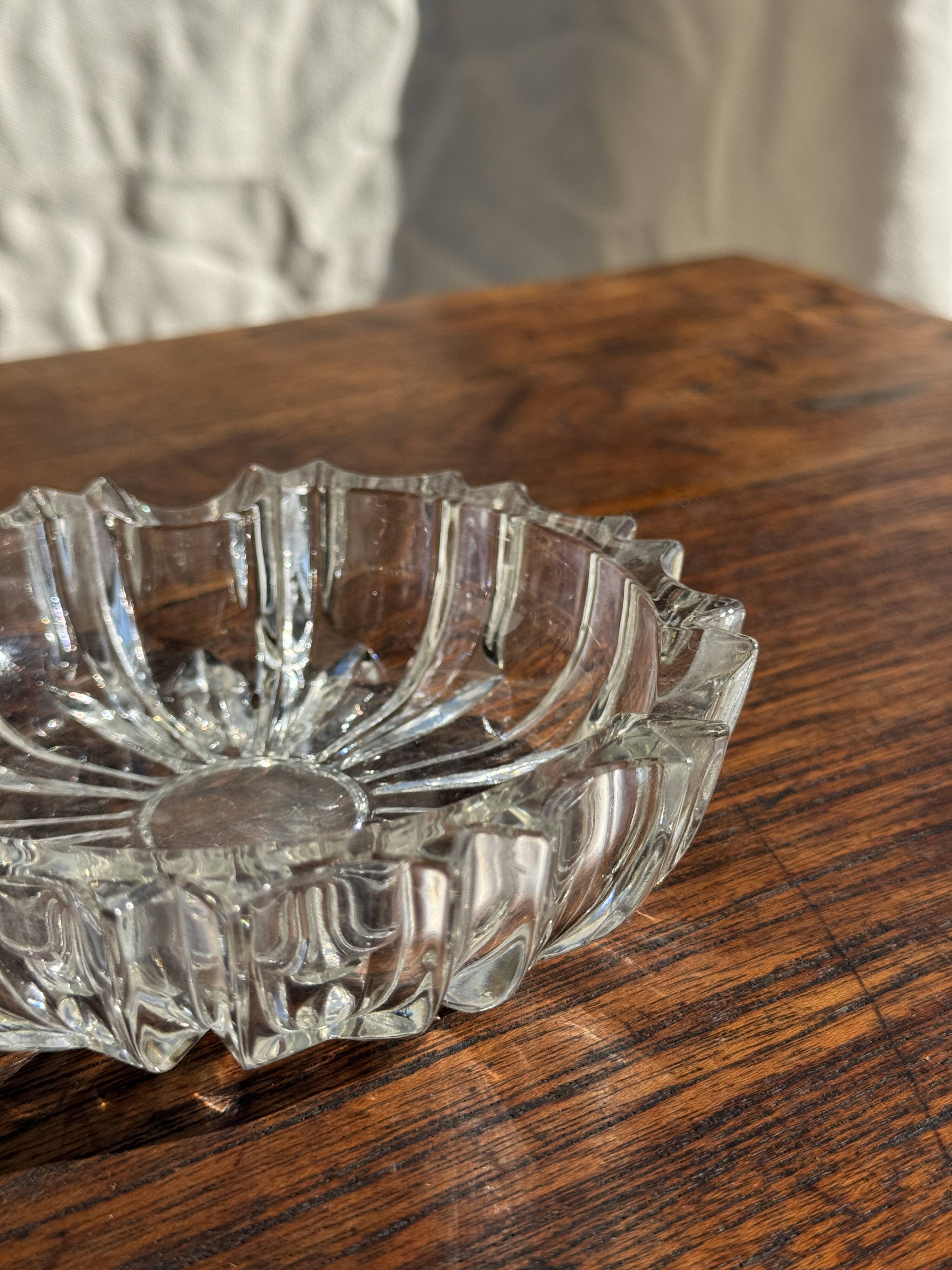 Vintage glass ashtray with scalloped edge D13 H3.5