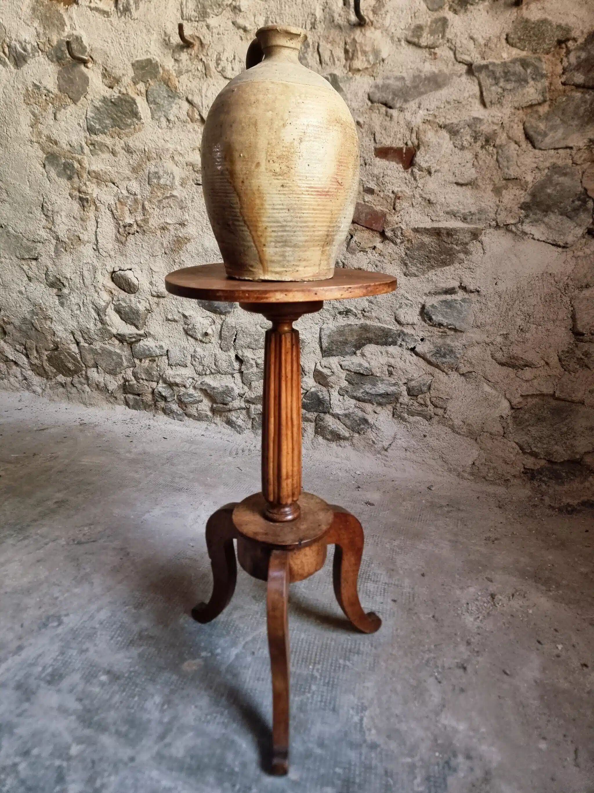 Louis XVI antique guéridon, round pedestal table, solid walnut, circa 1900.