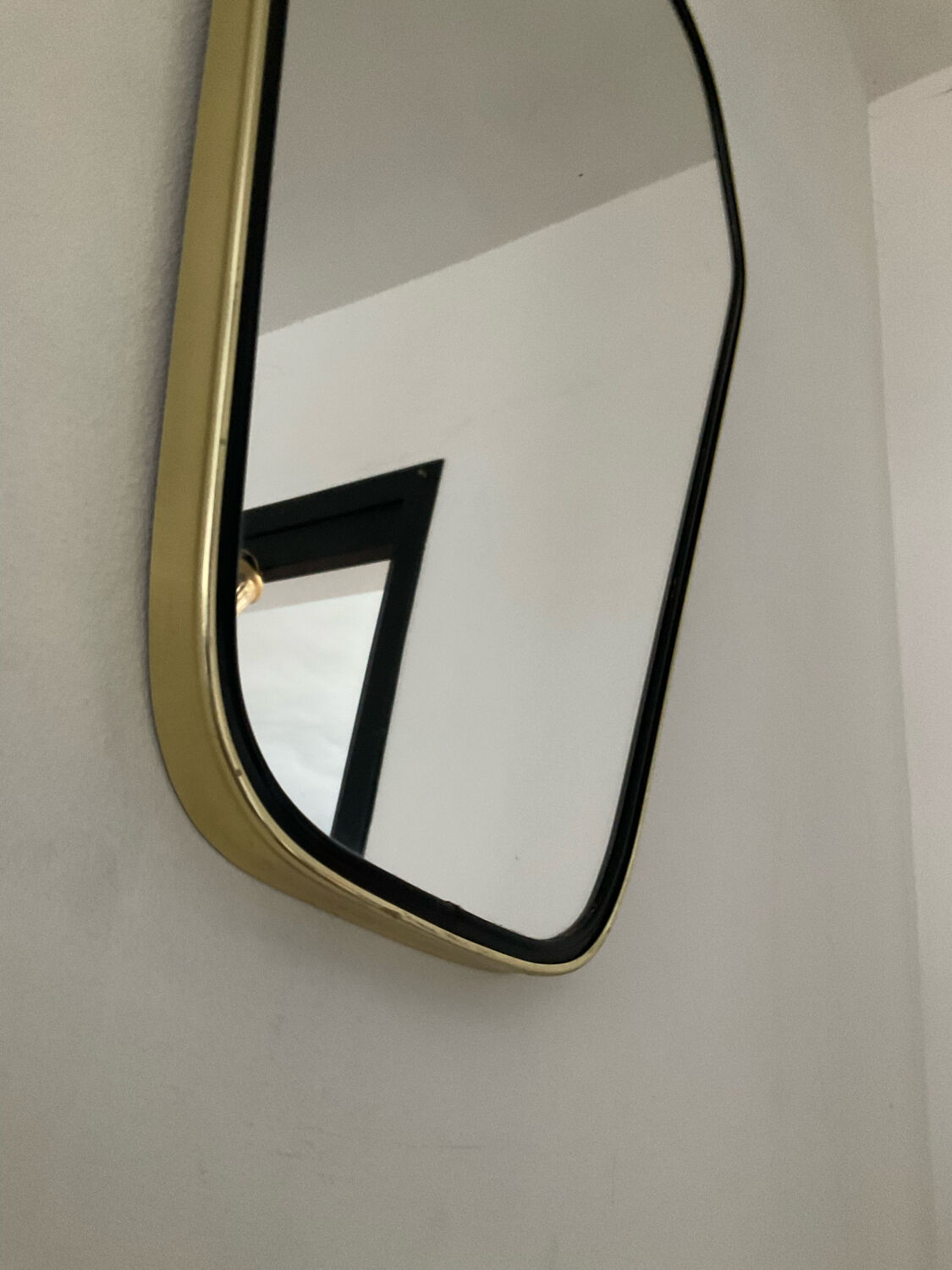 Asymmetrical free-form mirror from the 60s-70s
