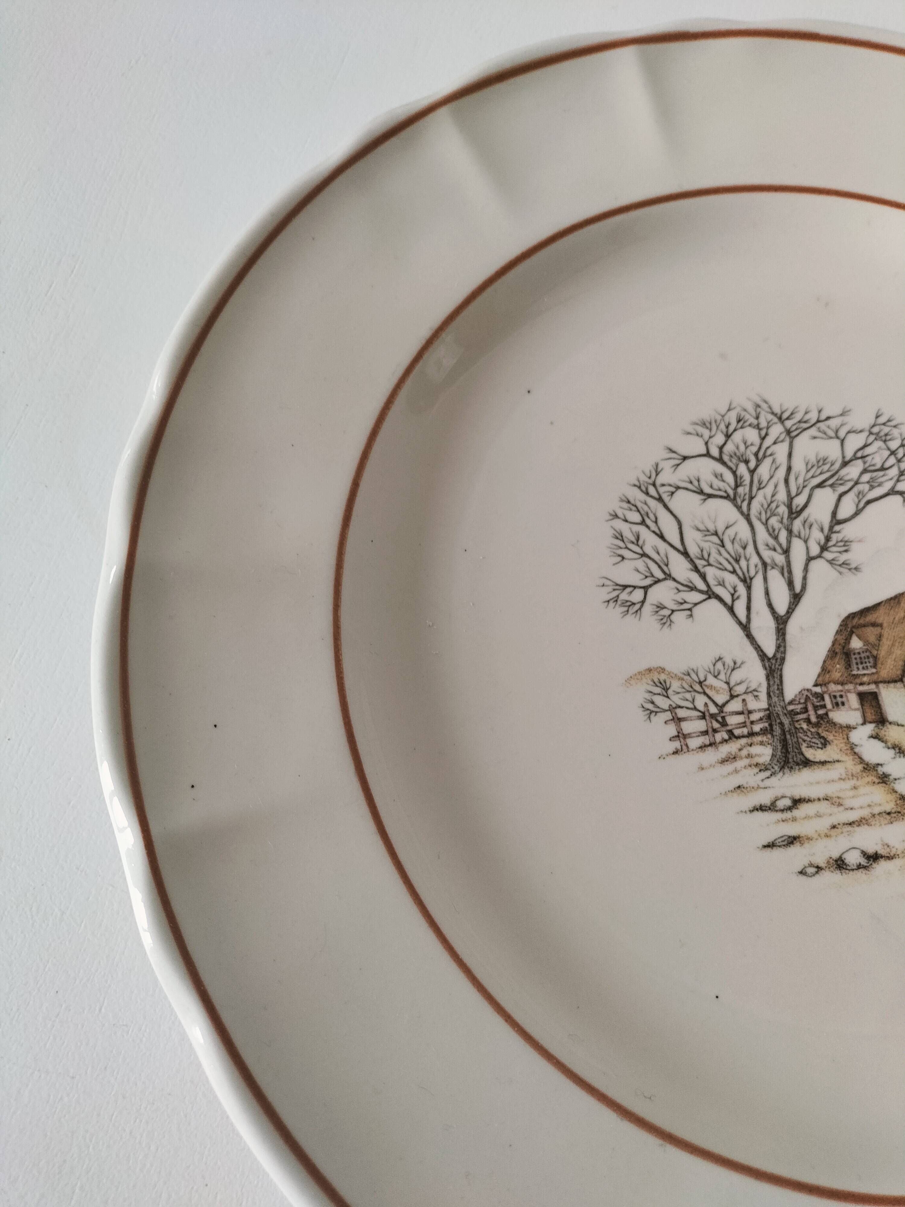 Large vintage Italian earthenware platter with cottage decoration – 1950s-1970s