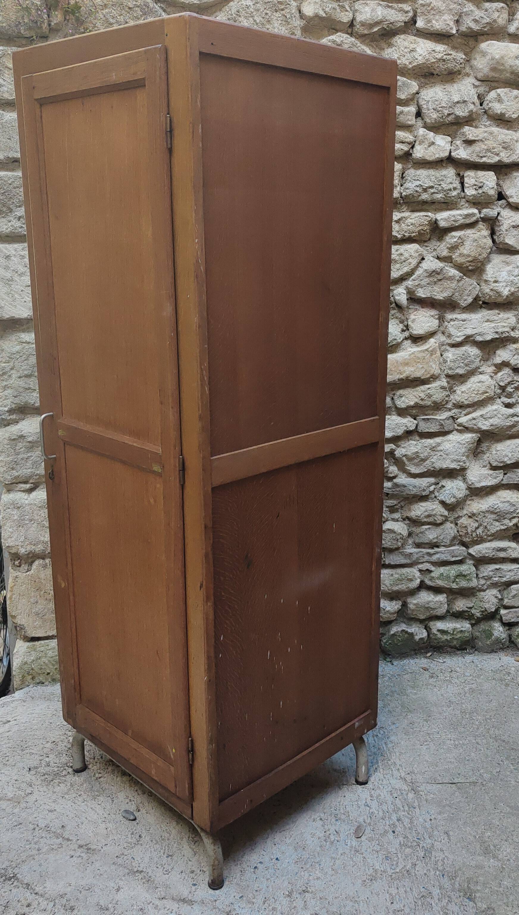 Cloakroom cabinet