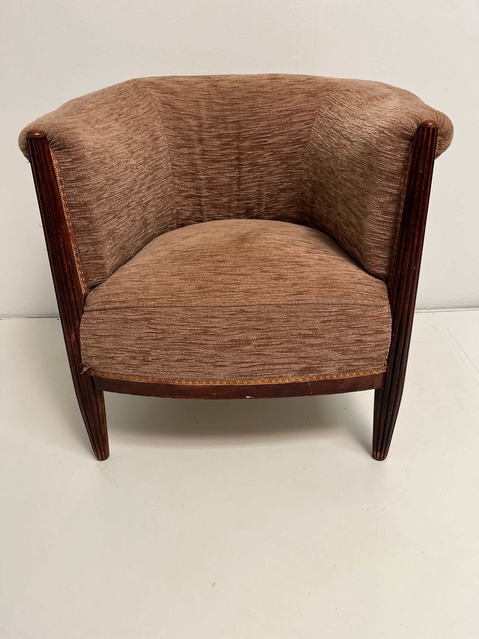 Armchair in the shape of a barrel 20-30s