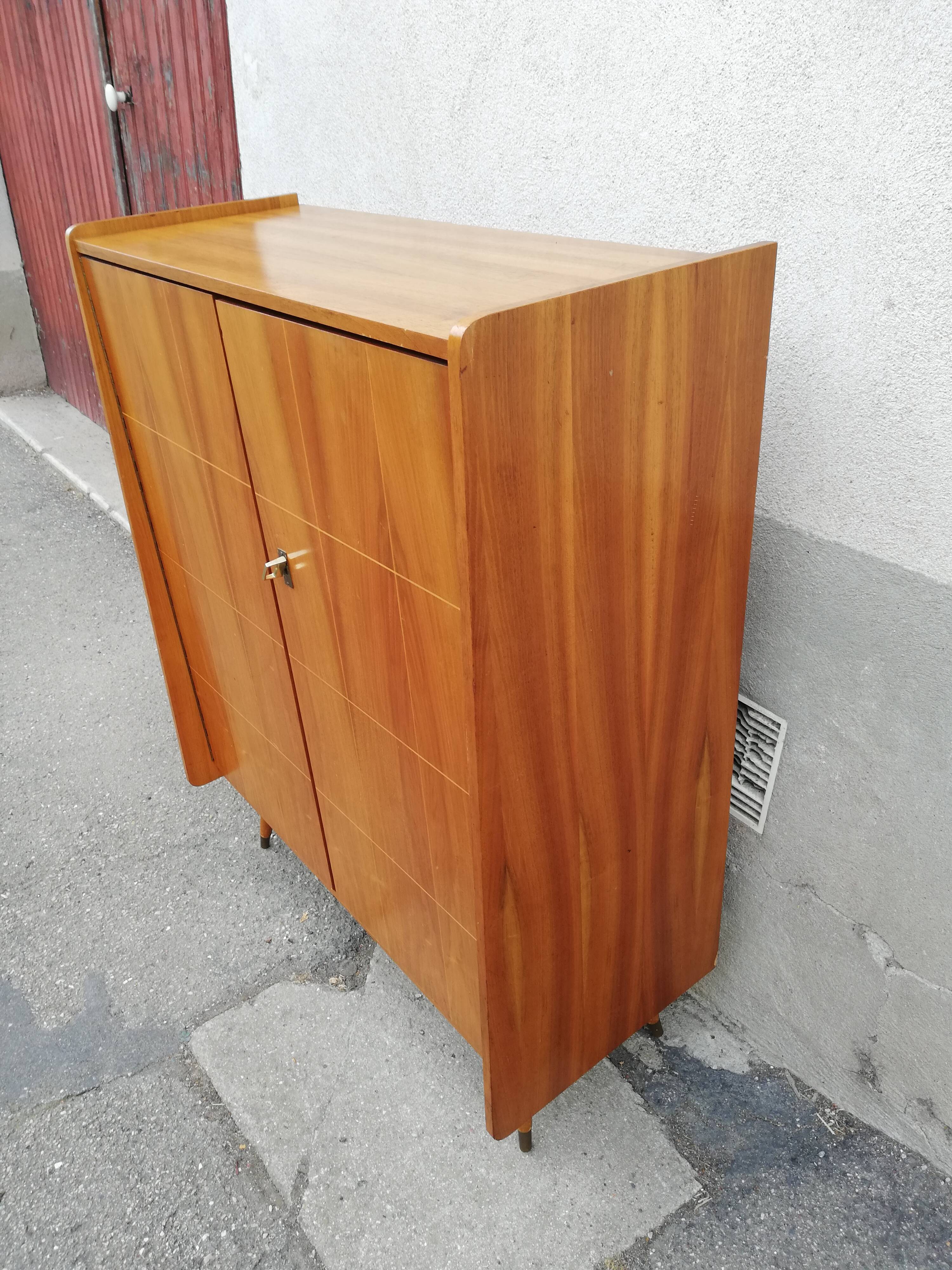 Vintage buffet 2 doors feet compass