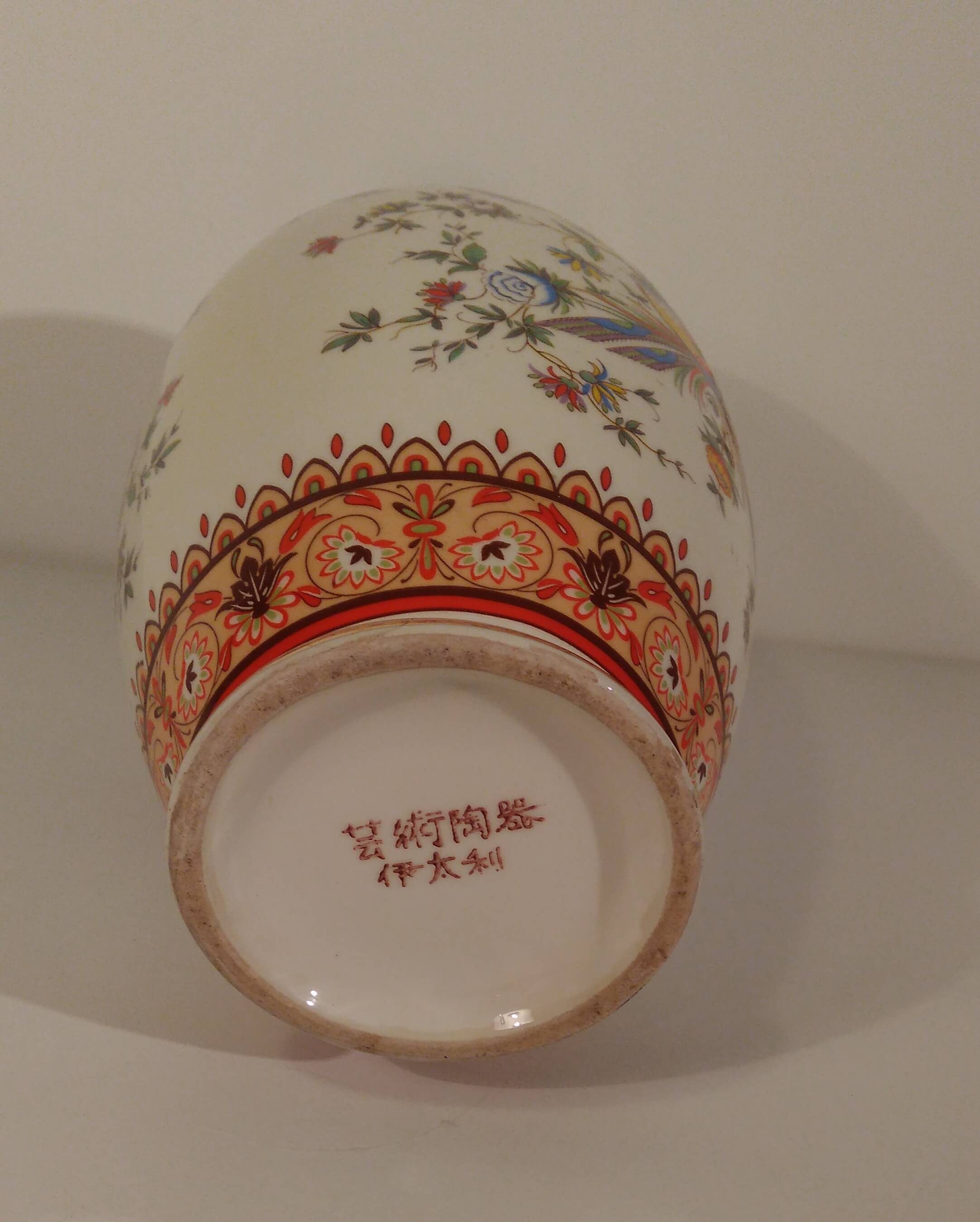 Vase Asian bird decorations