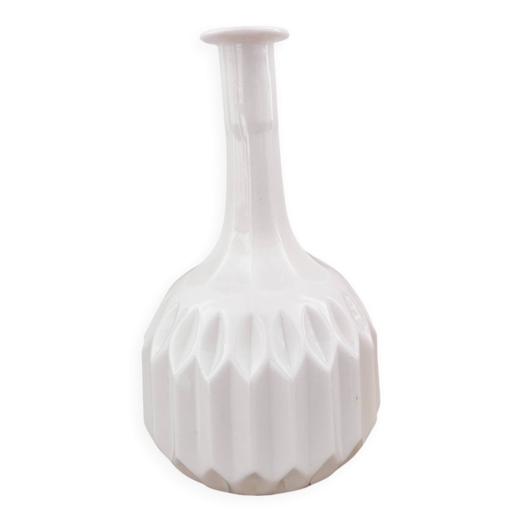 Vase blanc en opaline