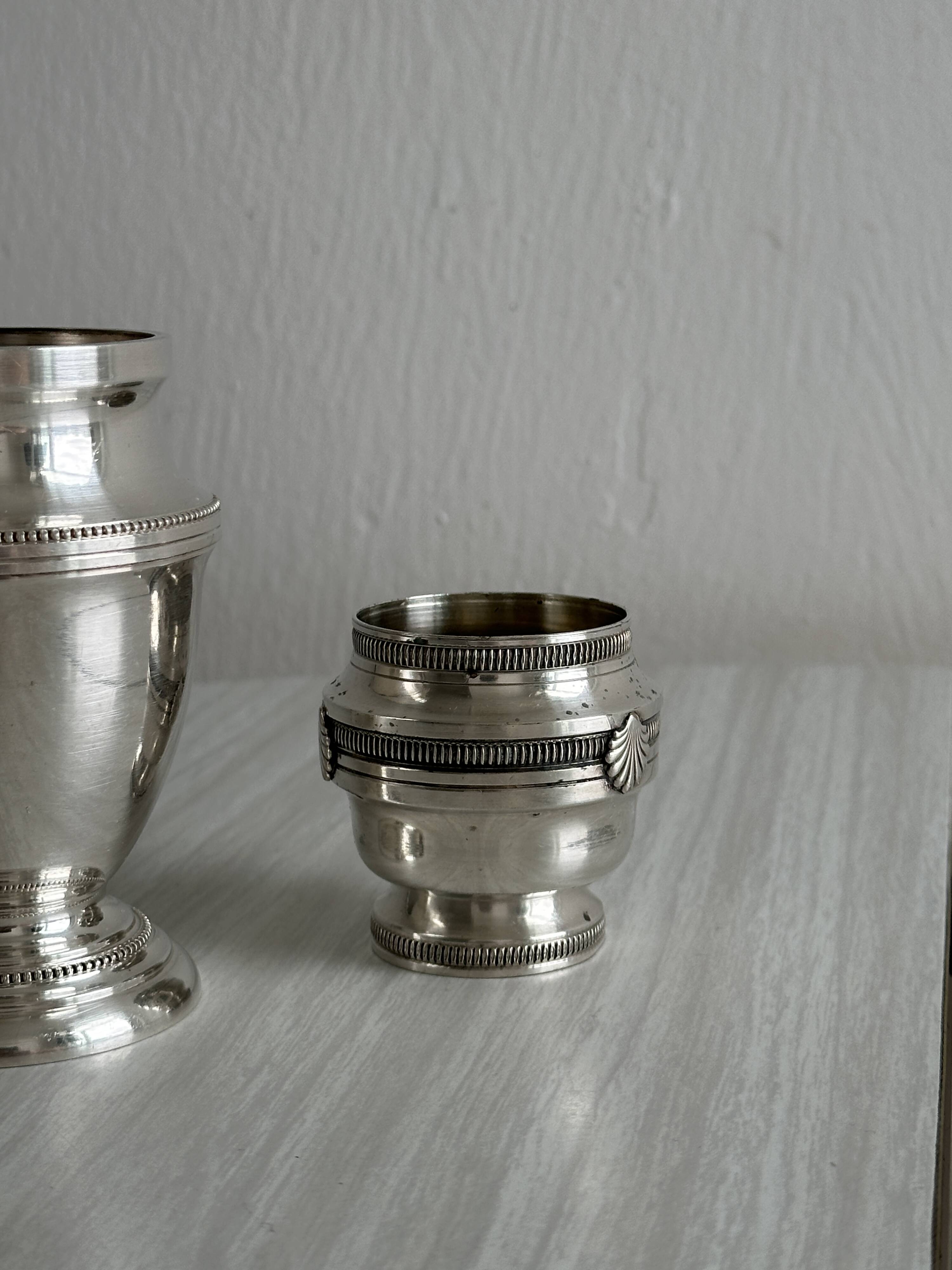Silver metal duo, small vase and decorative pot