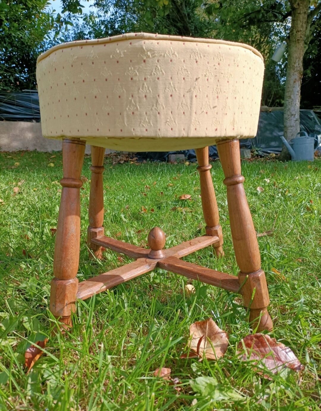 Provençal stool