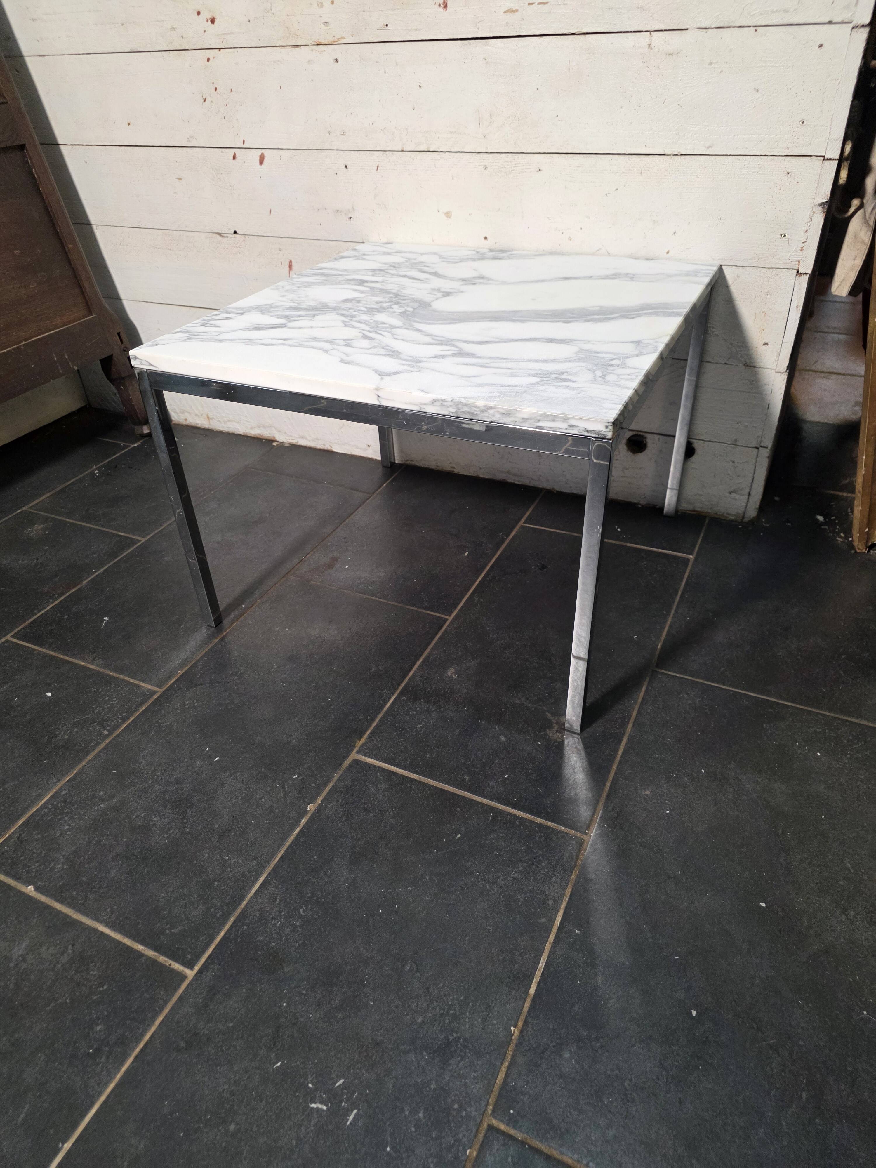 Table basse Roche Bobois en métal chromé dessus marbre,  1970