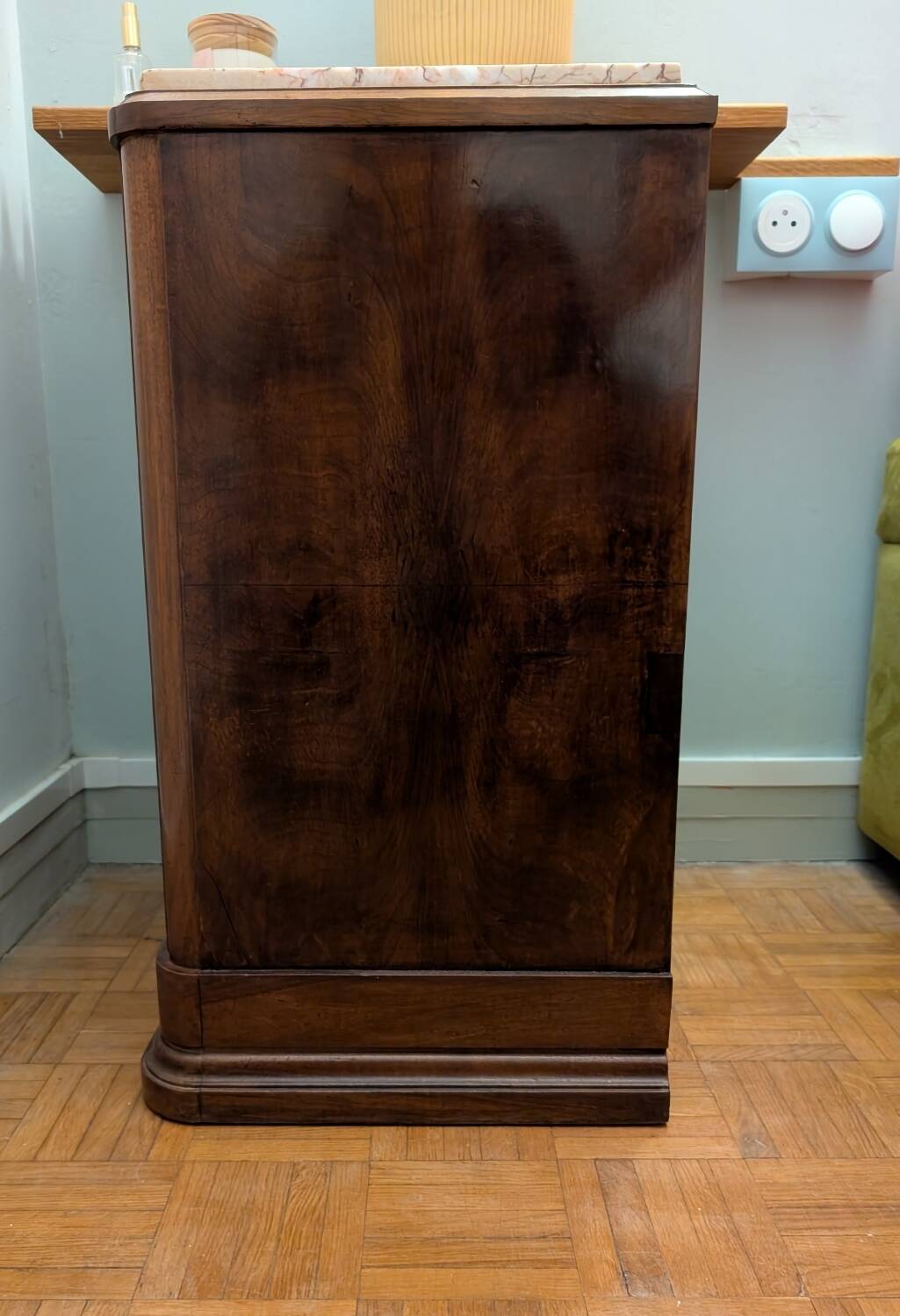 Vintage furniture in solid walnut and marble