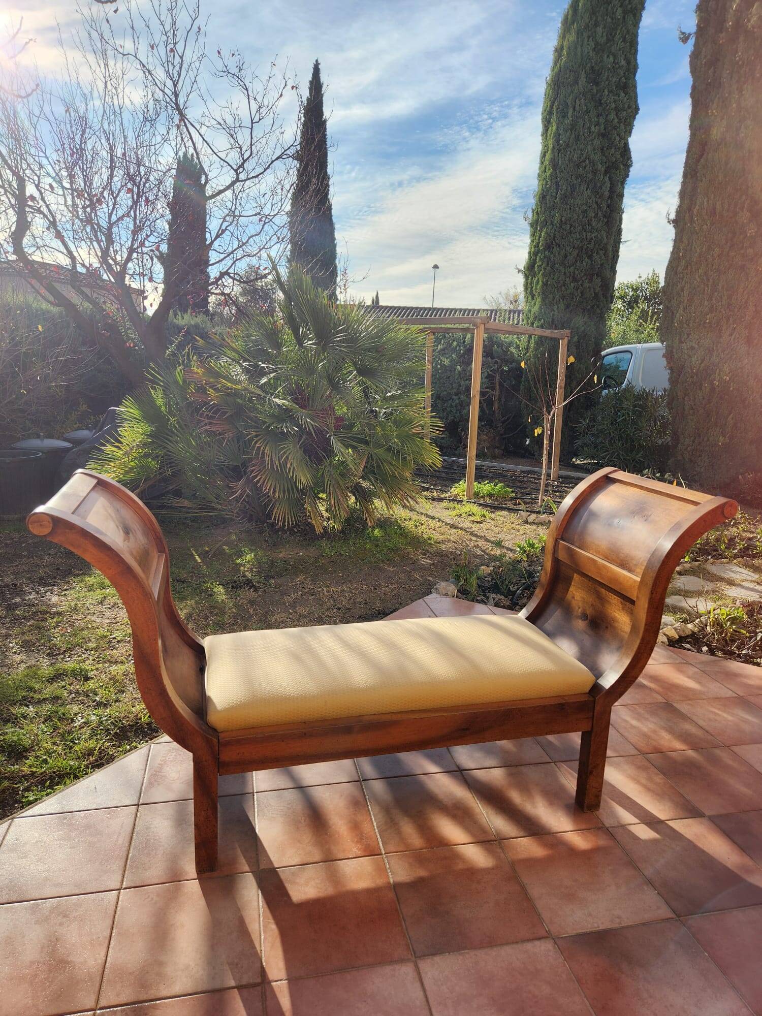 Canapé en noyer massif