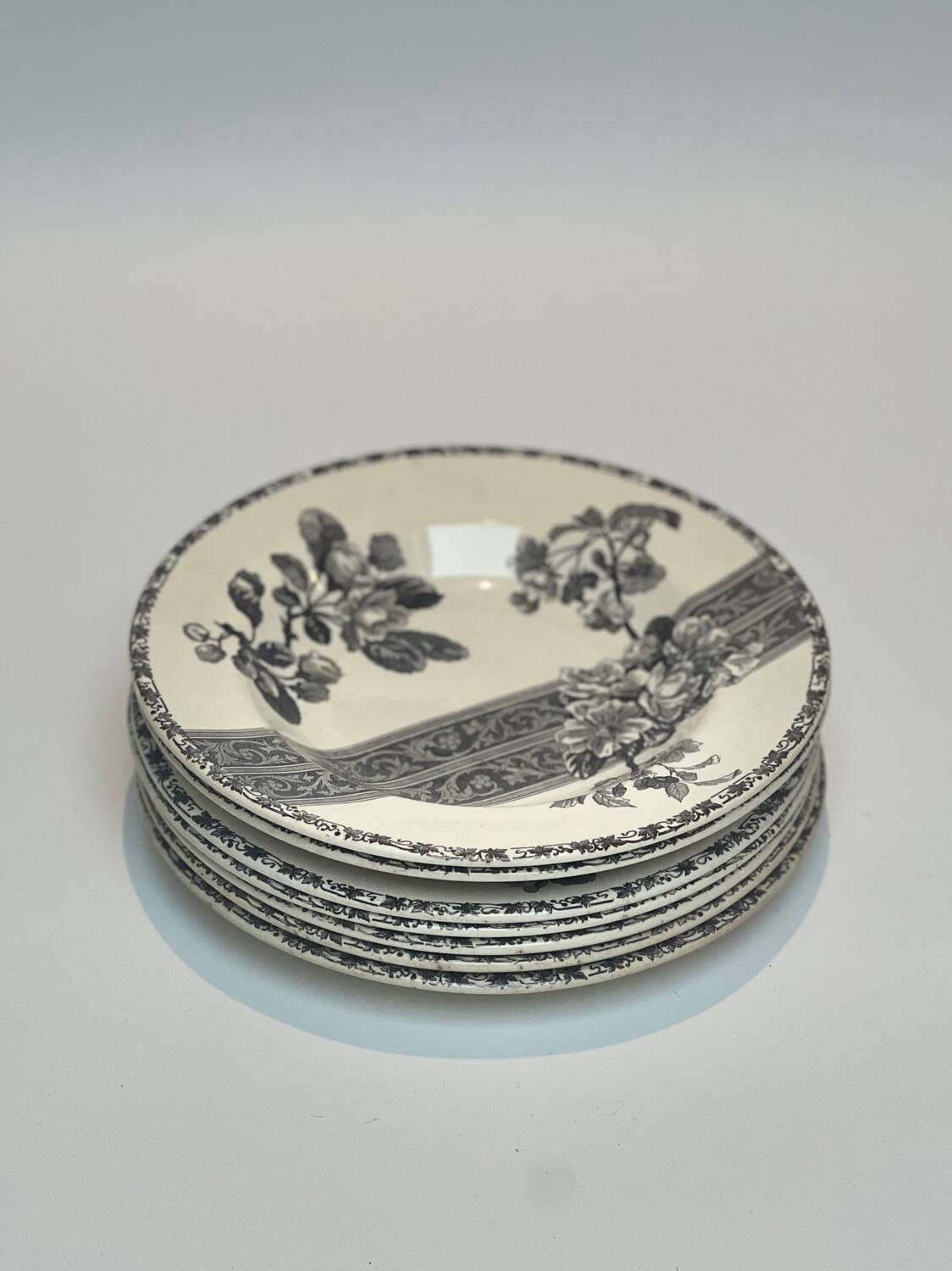 Floral iron earth plate
