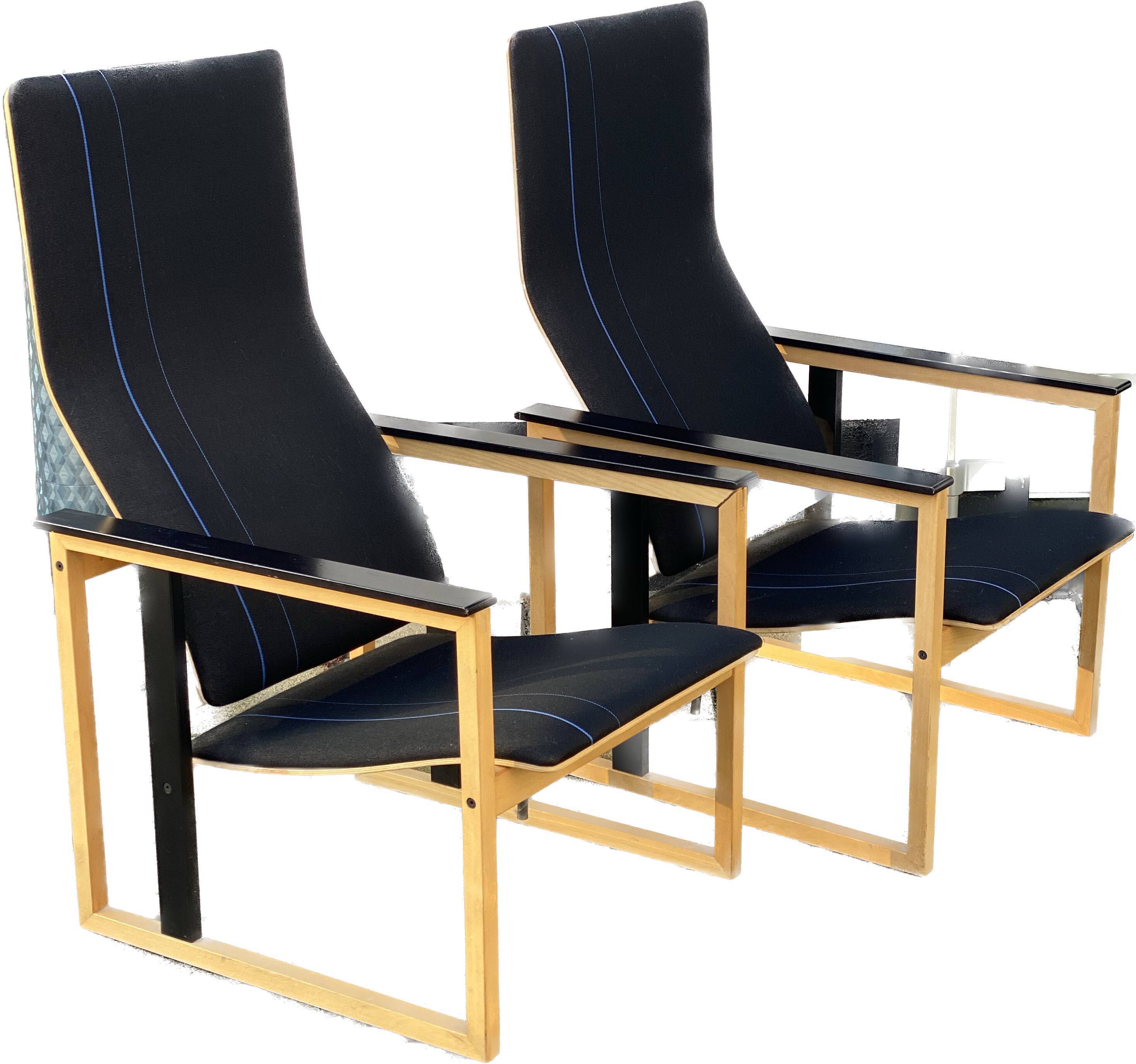 Paire de fauteuils Artza Noirs par Simo Heikkila