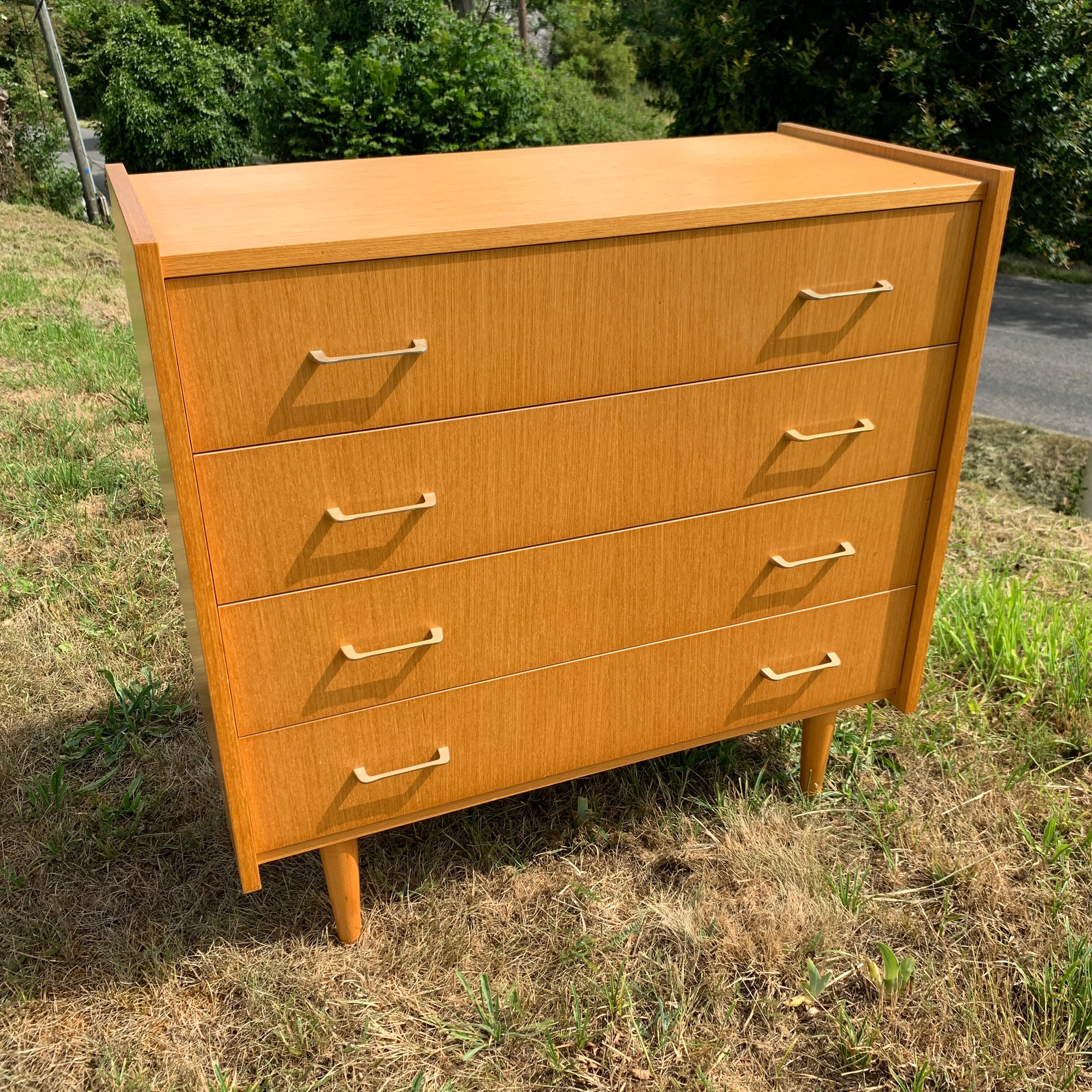 Commode 4 tiroirs vintage en aggloméré plaqué véritable bois